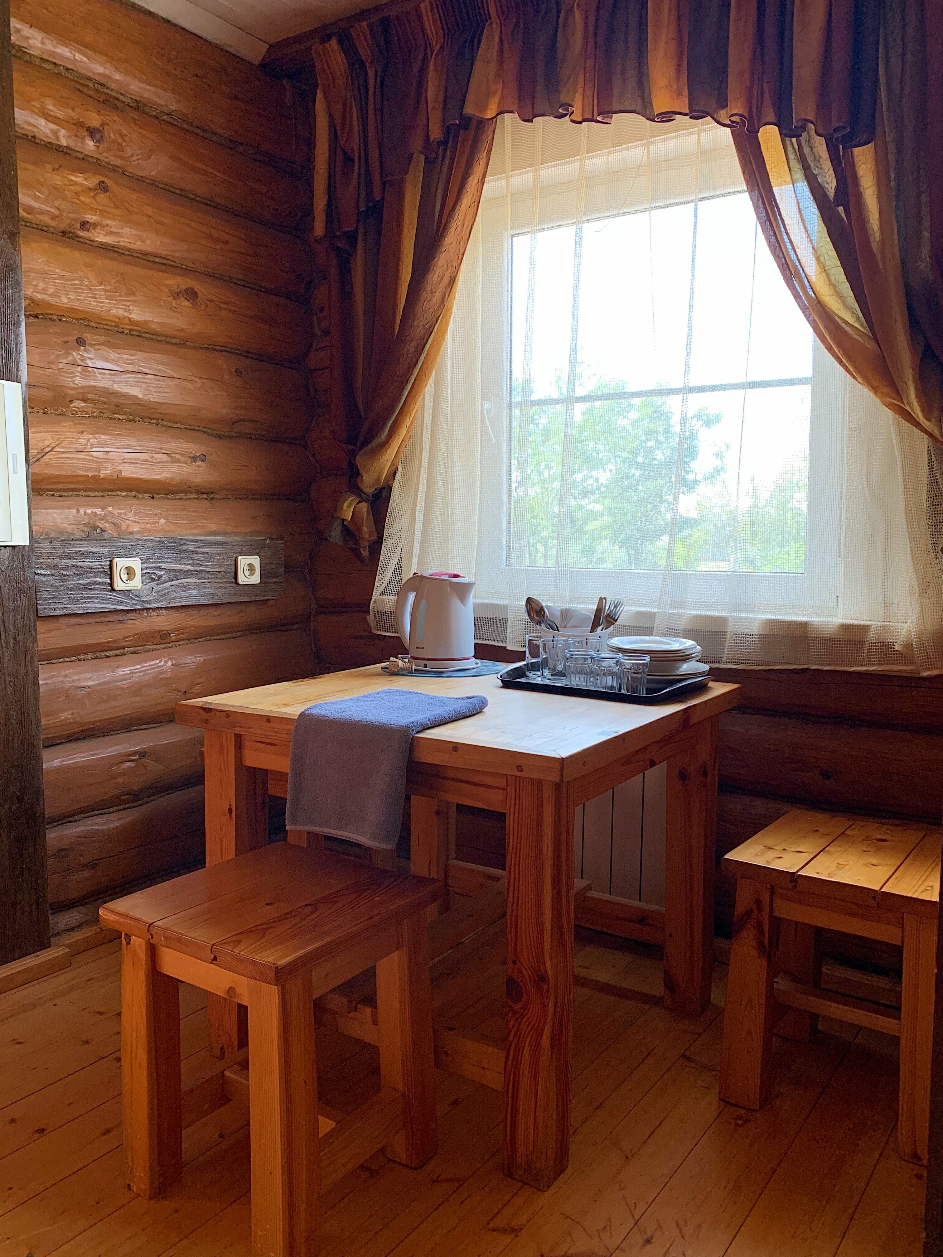 Двухместный номер с двуспальной кроватью и дополнительной кроватью