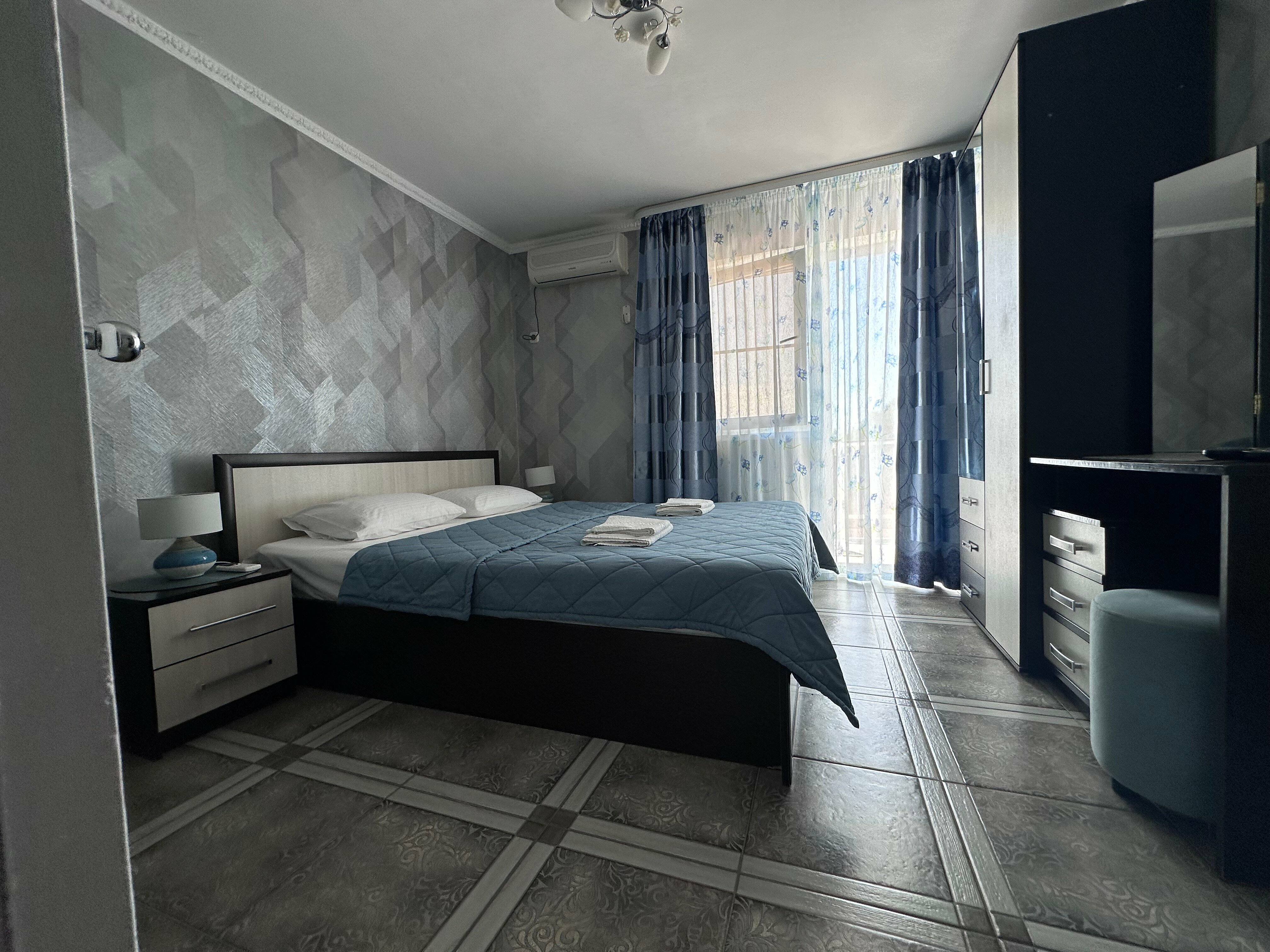 Трехместный номер с балконом