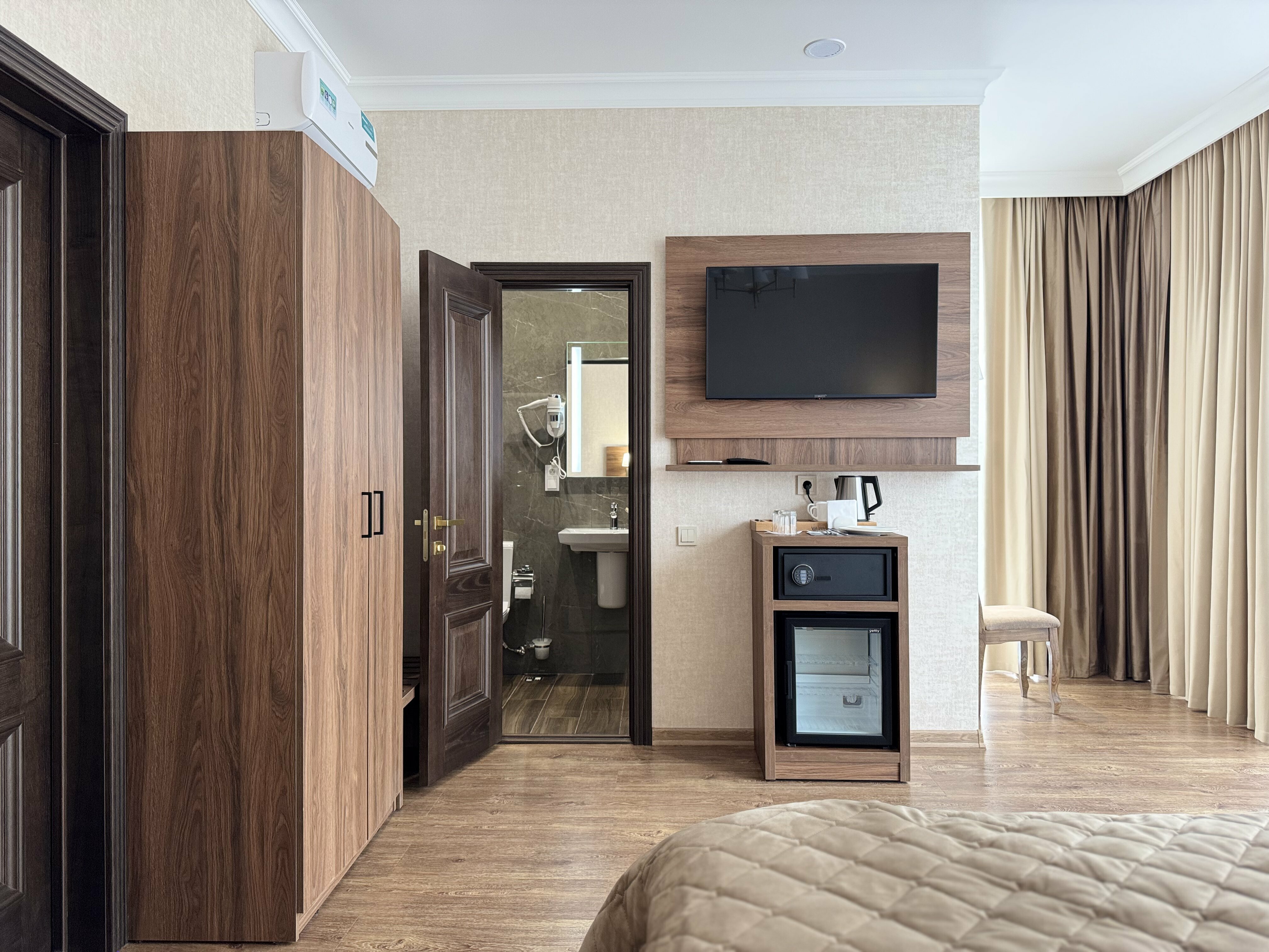 Трехместный номер «Комфорт» с душем