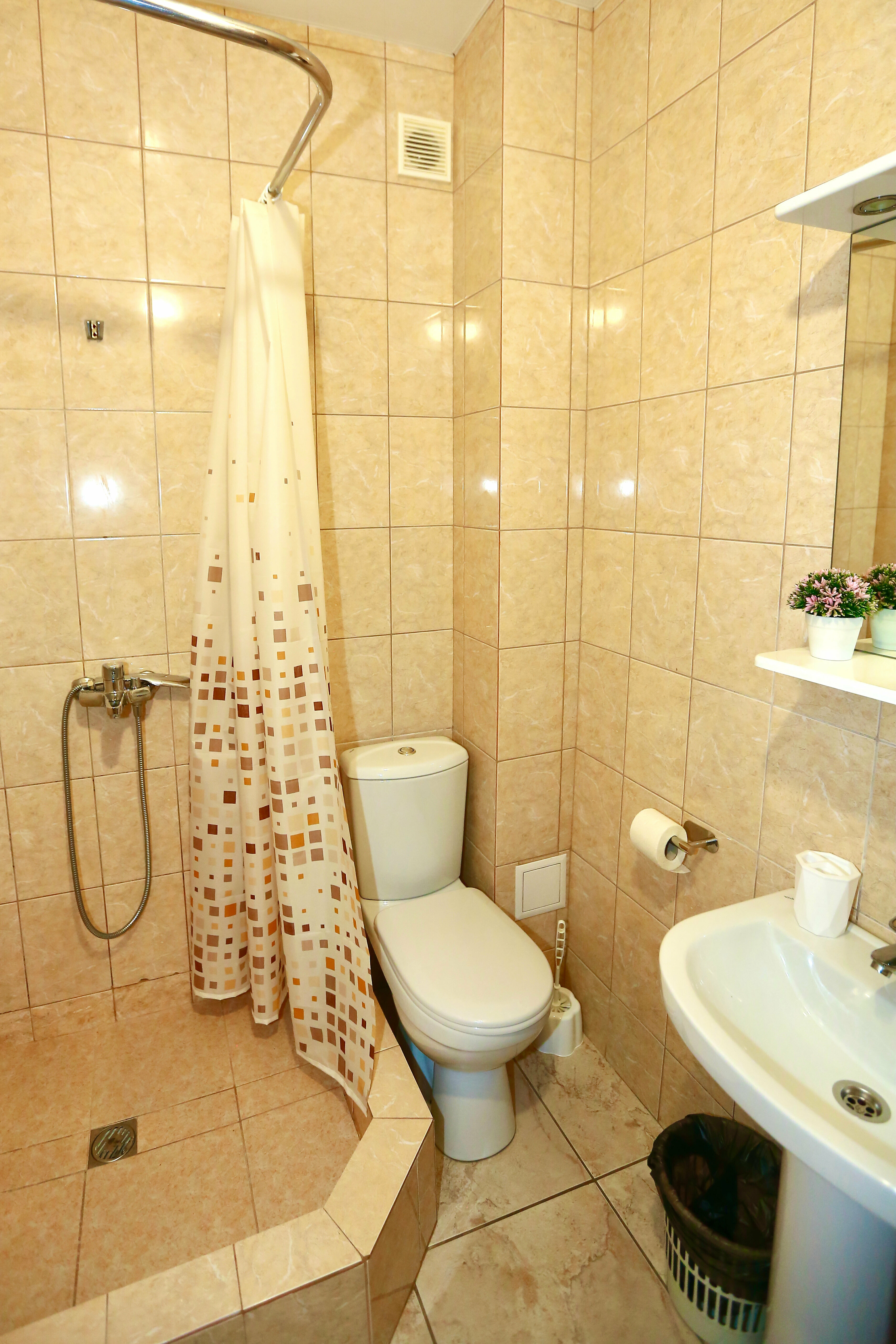 Двухместный номер 1 с одной кроватью и балконом 