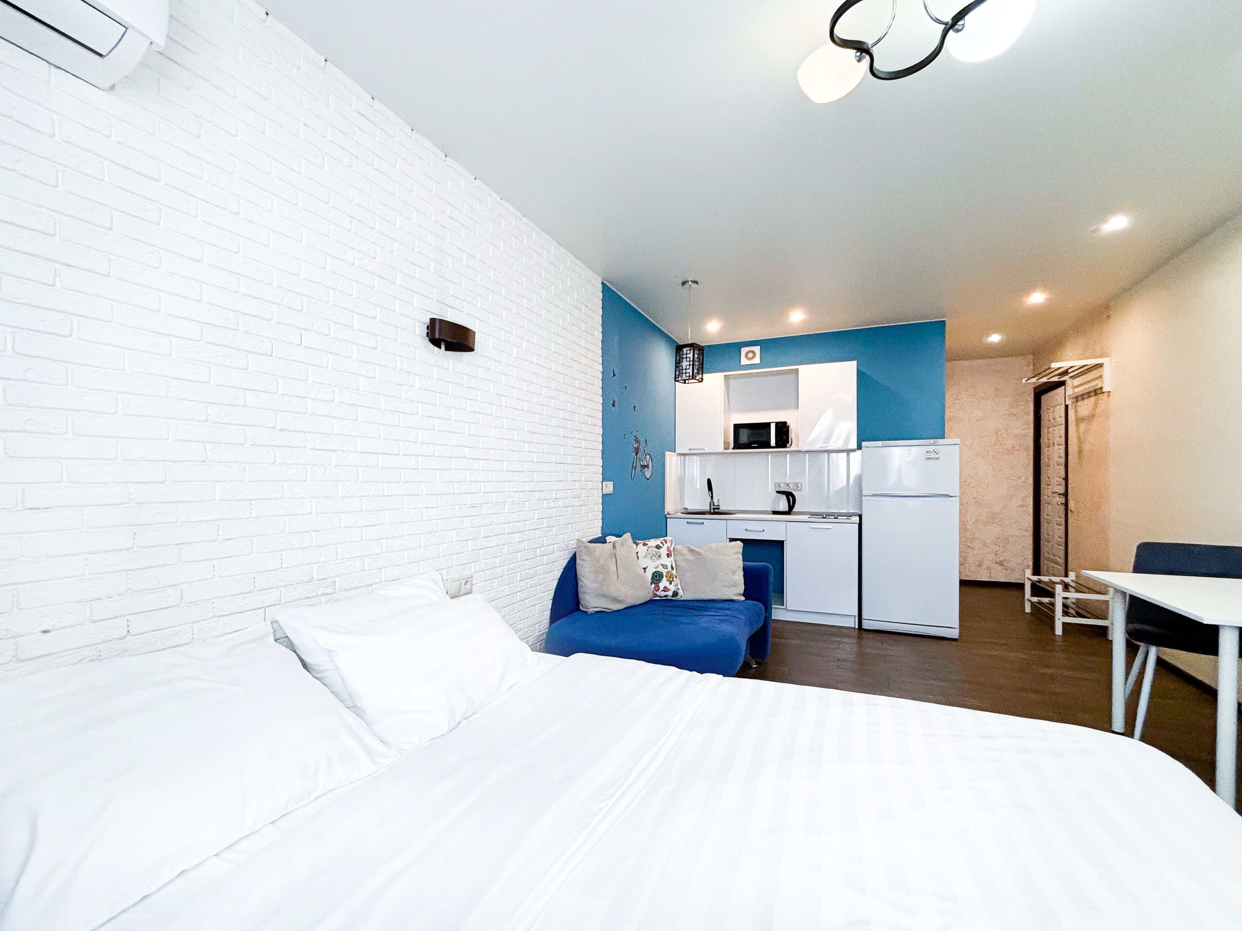 Студия у  ТЦ МЕГА