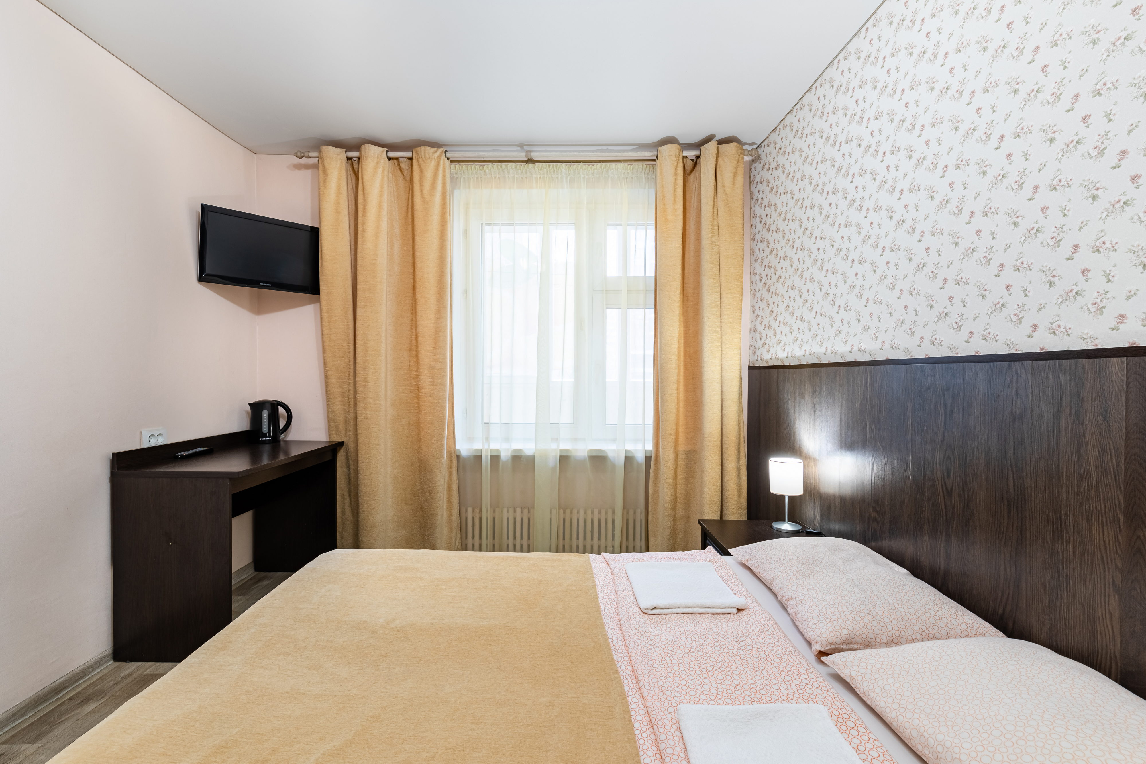 Семейный номер с общей ванной комнатой