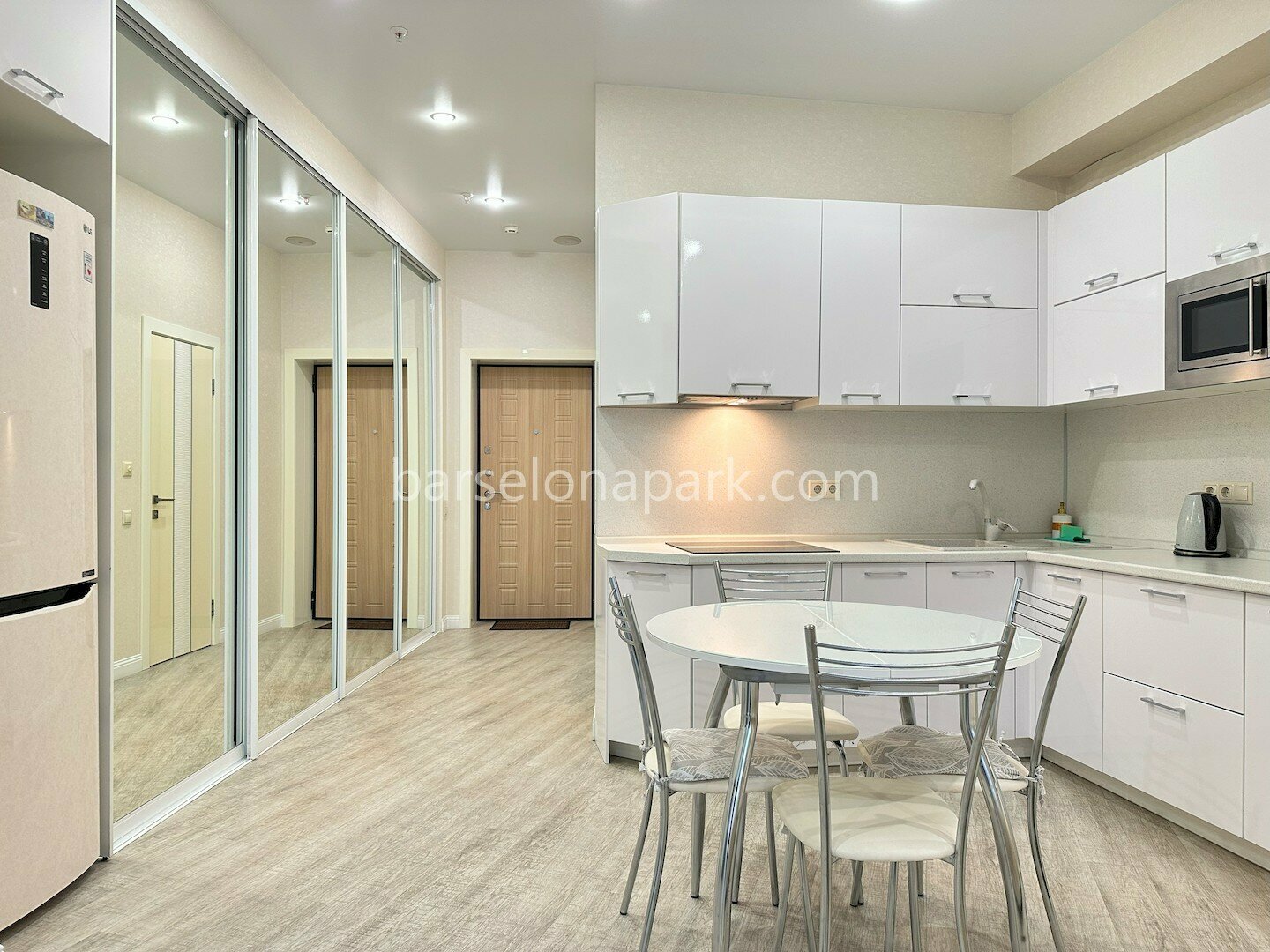 Студия с балконом в самом центре Сочи! Пляж и набережная в 5 минутах!