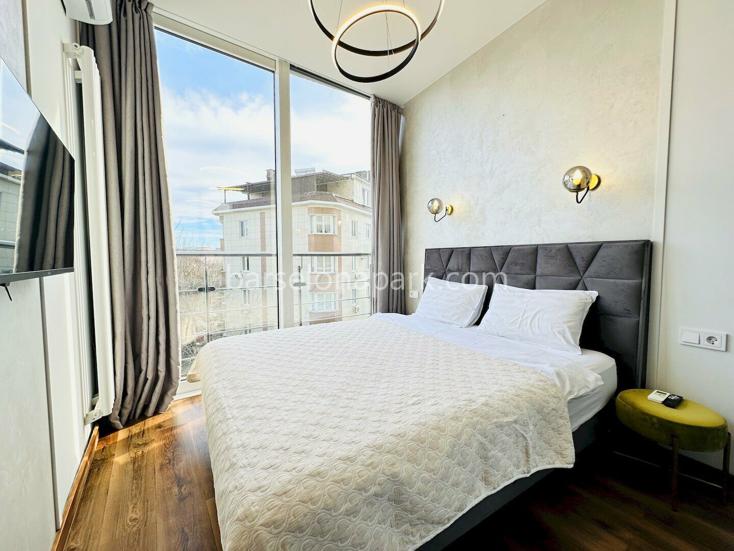 2-комнатный дизайнерский апартамент с балконом! Пляж и набережная в 5 минутах!