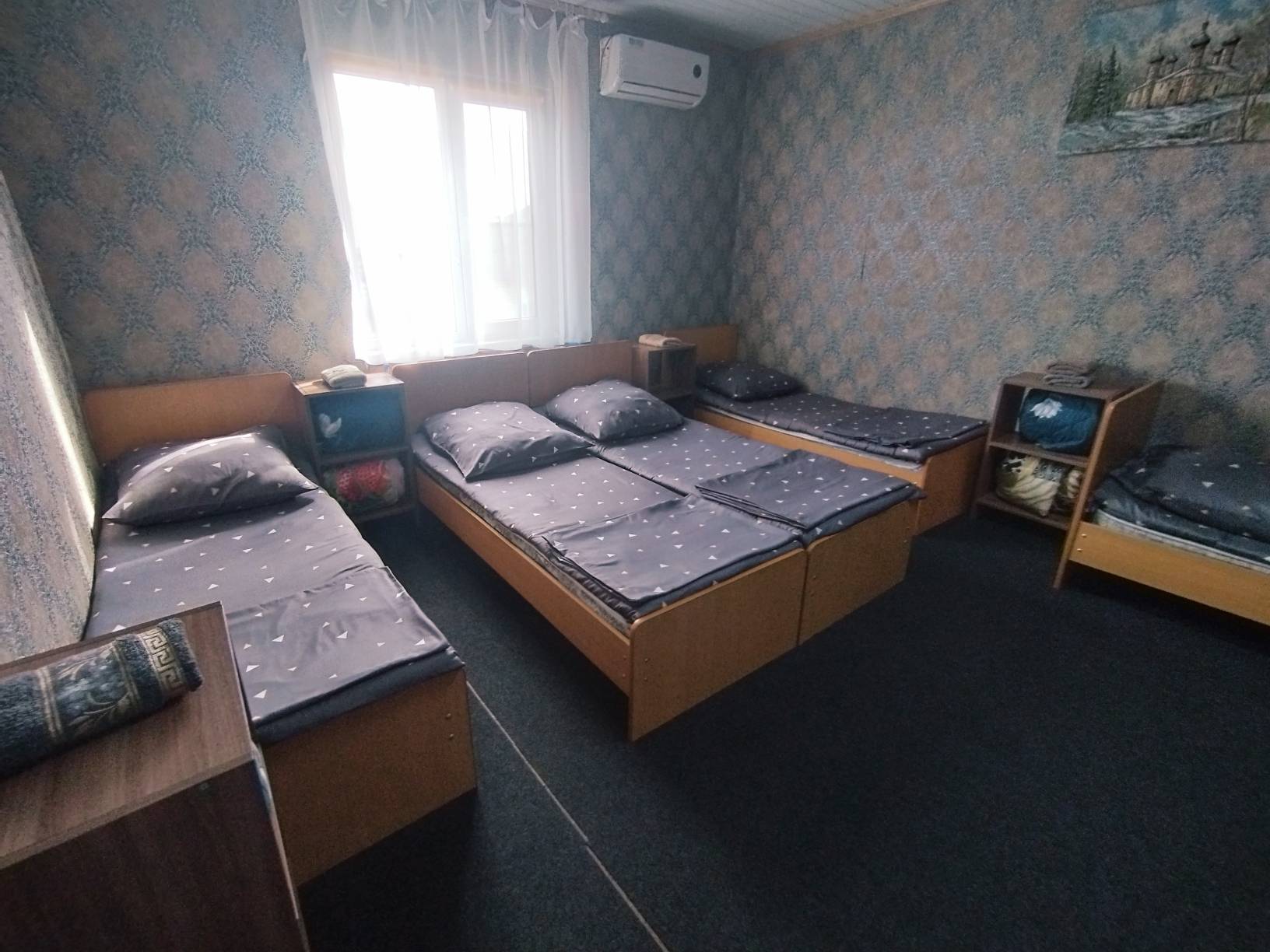 Пятиместный номер "Стандарт" с раздельными кроватями 