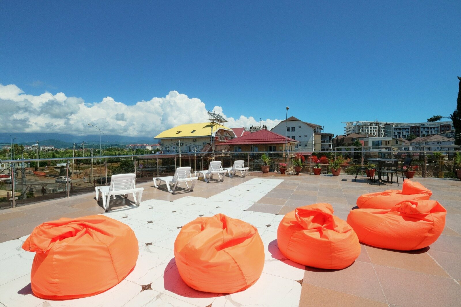 Трехместный номер с видом на горы