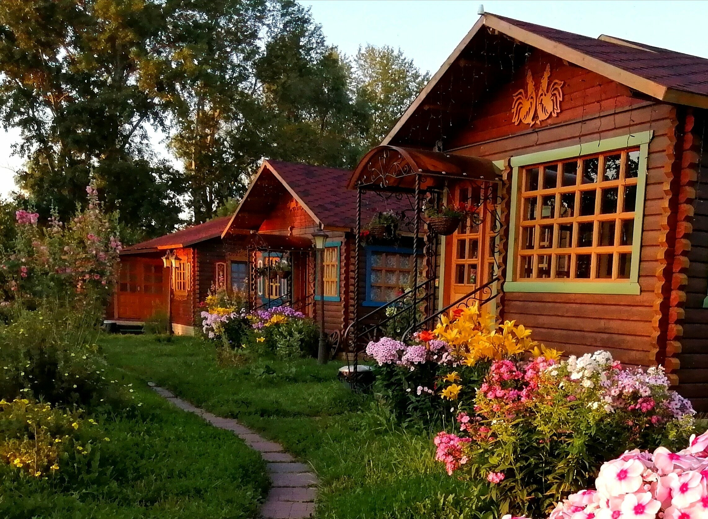 Трехкомнатный Люкс — домик с террасой и видом на территорию