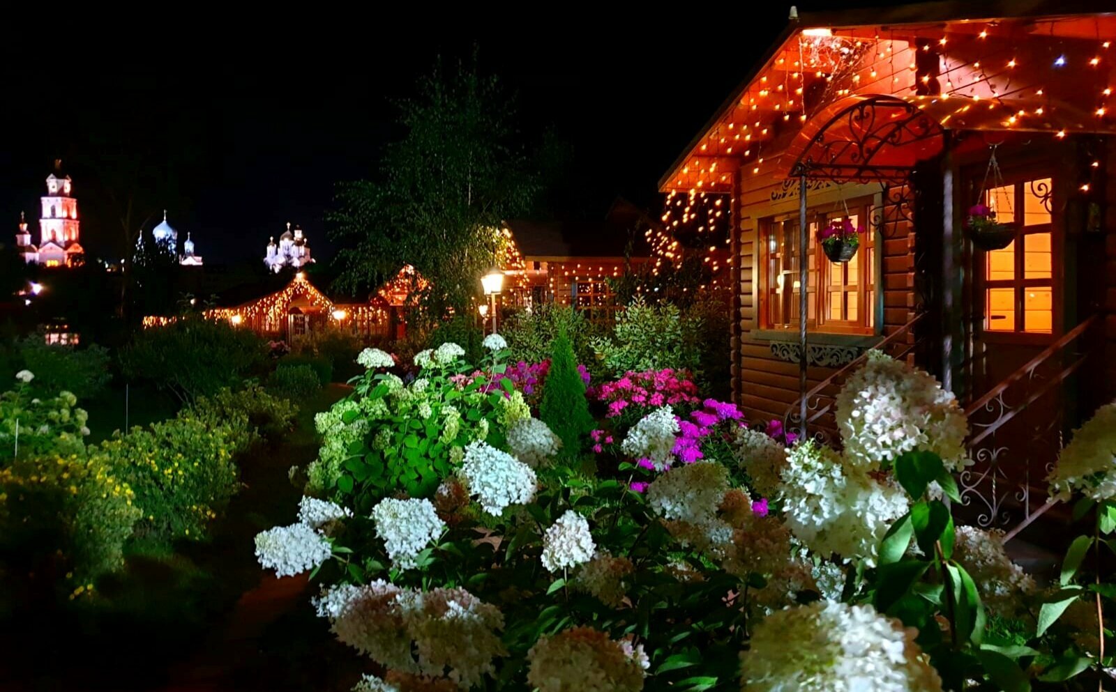 Трехкомнатный люкс — домик с видом на территорию