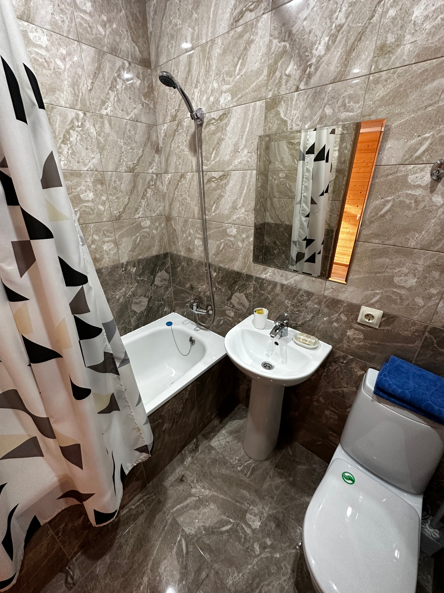 Трехместный номер с видом на море