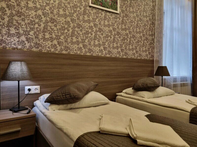 Семейный номер с общей ванной комнатой