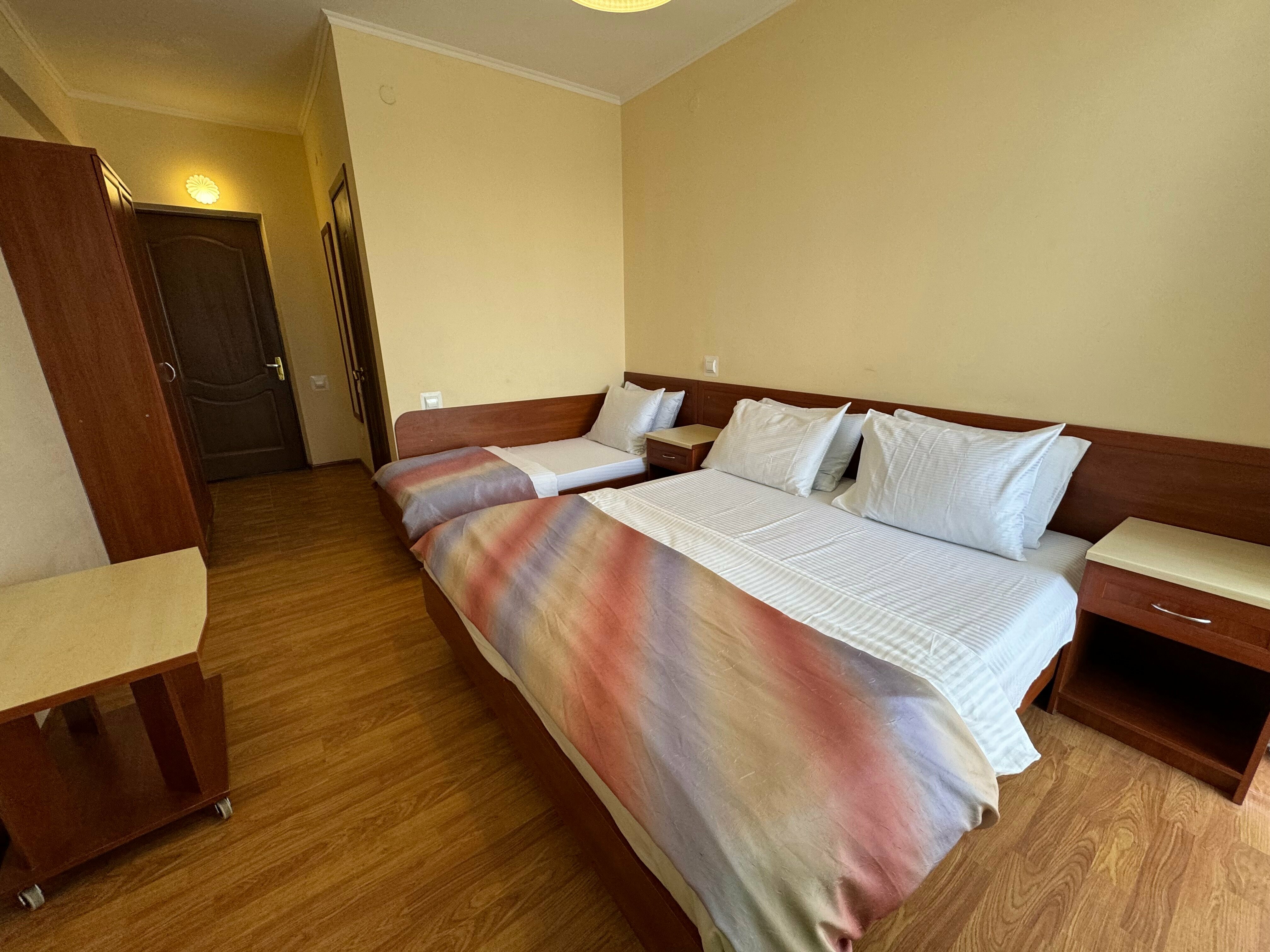 Трехместный номер с балконом