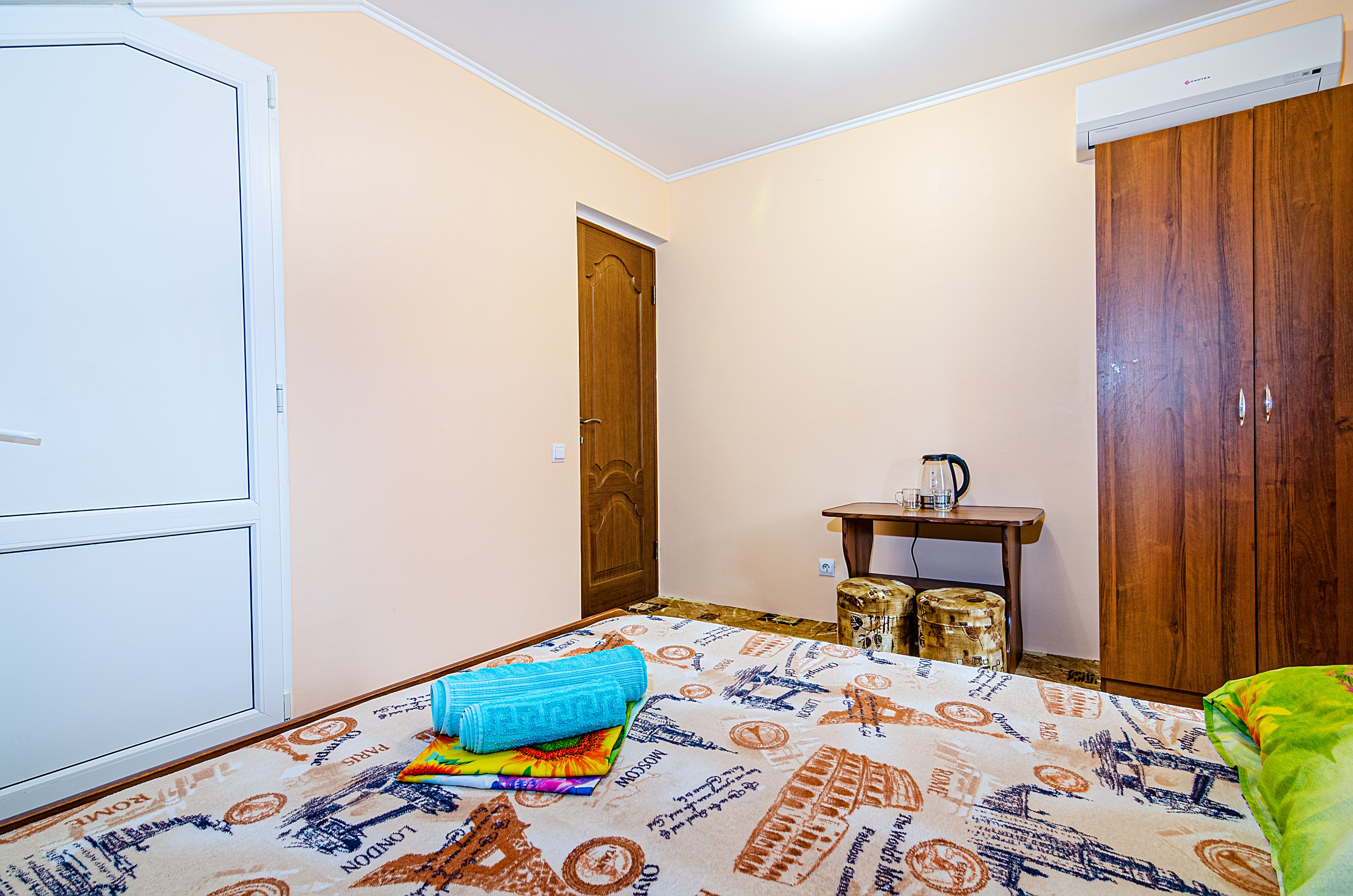 Трехместный номер с балконом