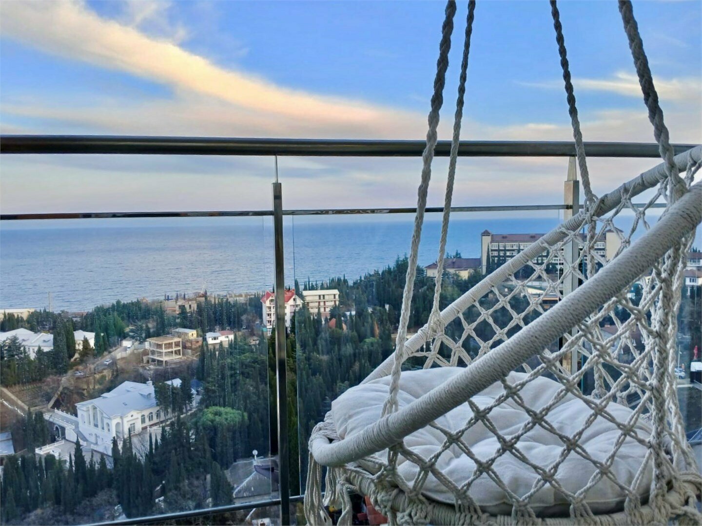 Дизайнерская студия LS-IN THE MOMENT жизнь в моменте в Алуште - вид на море с 11 этажа