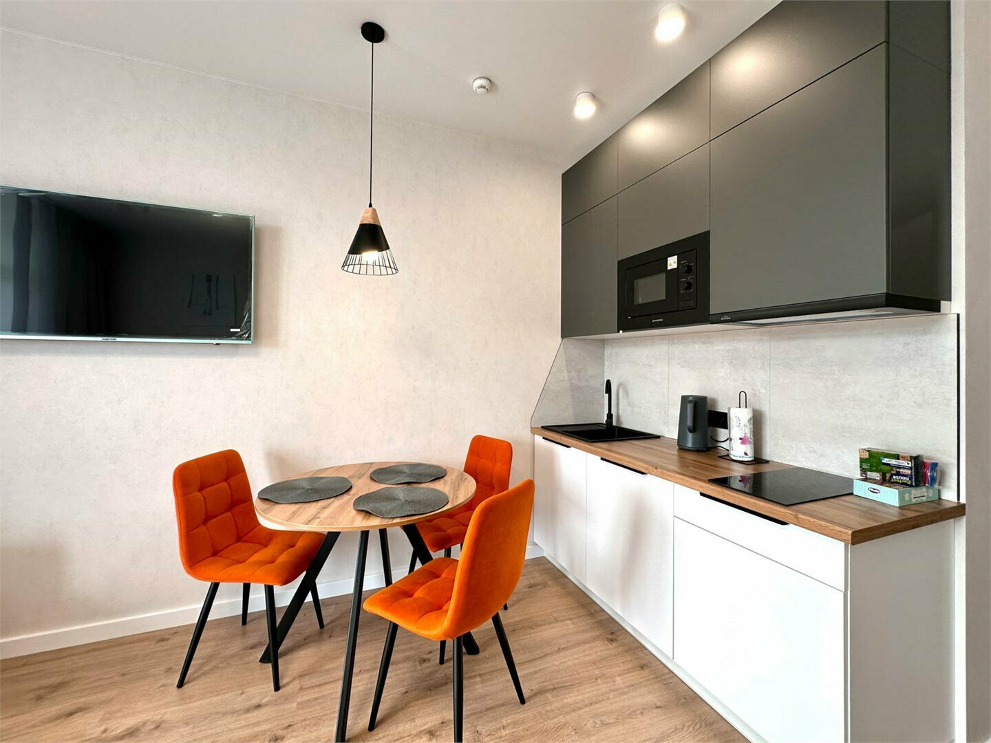 Дизайнерская студия LS-RELAX TIME время для отдыха в Алуште - вид на море и горы с 14 этажа