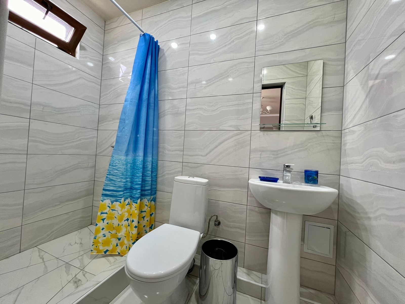 Трехместный номер с балконом