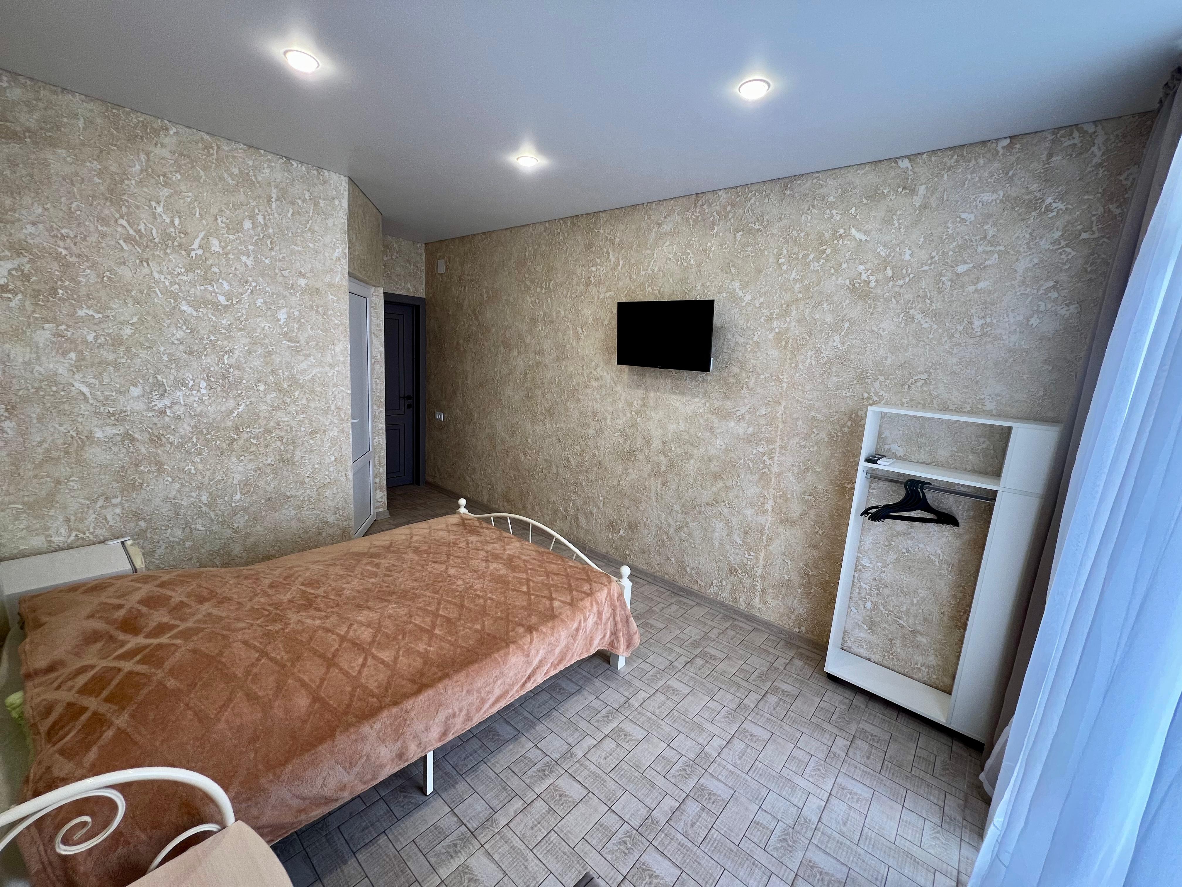 Трехместный номер с балконом