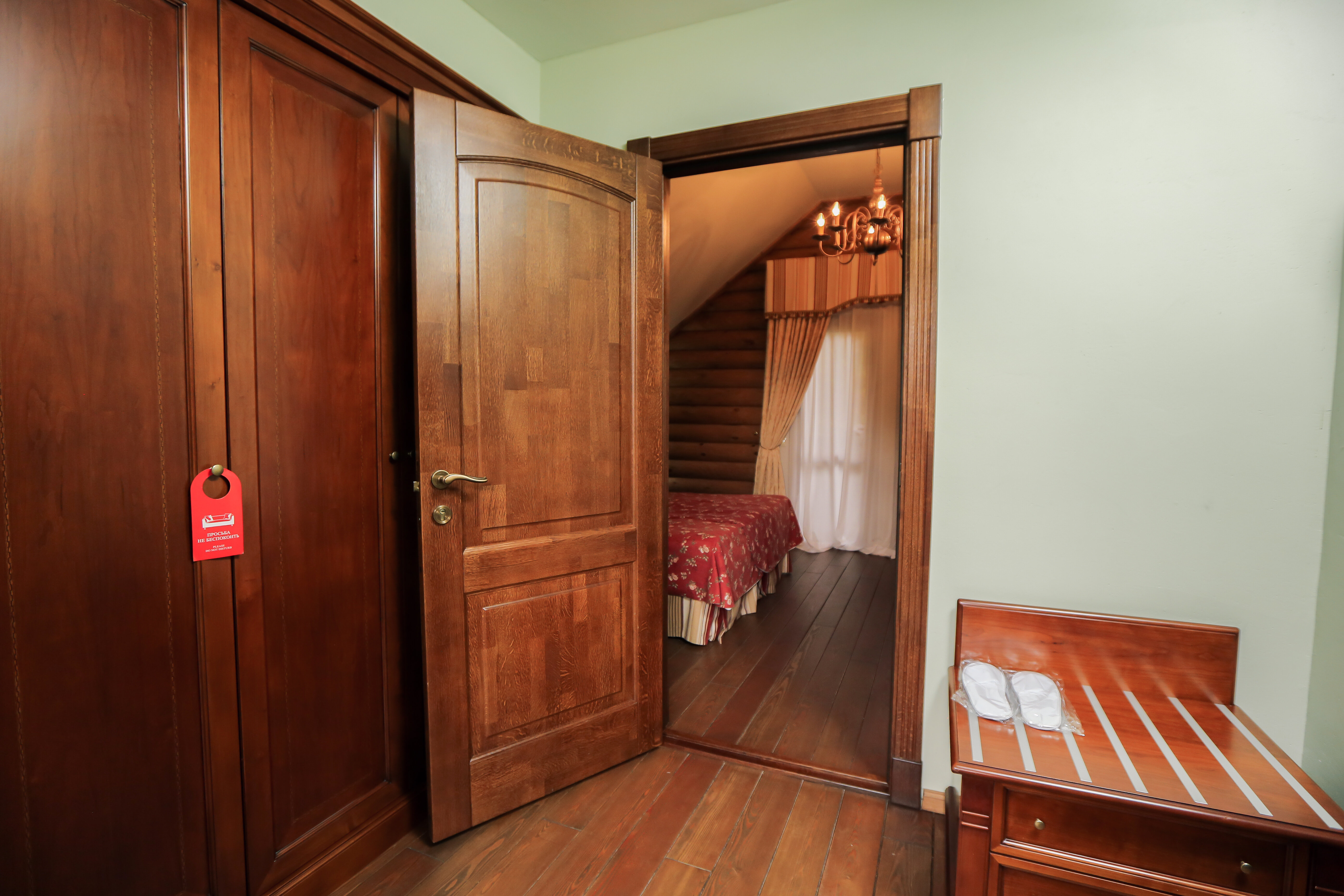 Семейный номер с боковым видом на море