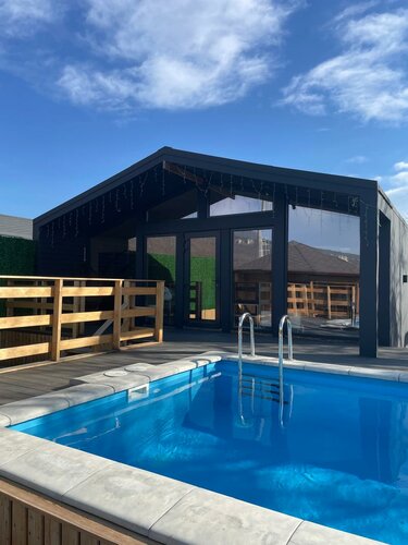 Дом с бассейном и видом на горы