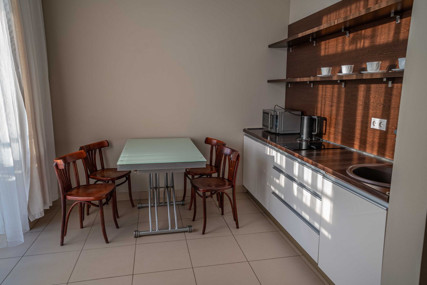 Люкс с кроватью размера «queen-size» и видом на бассейн