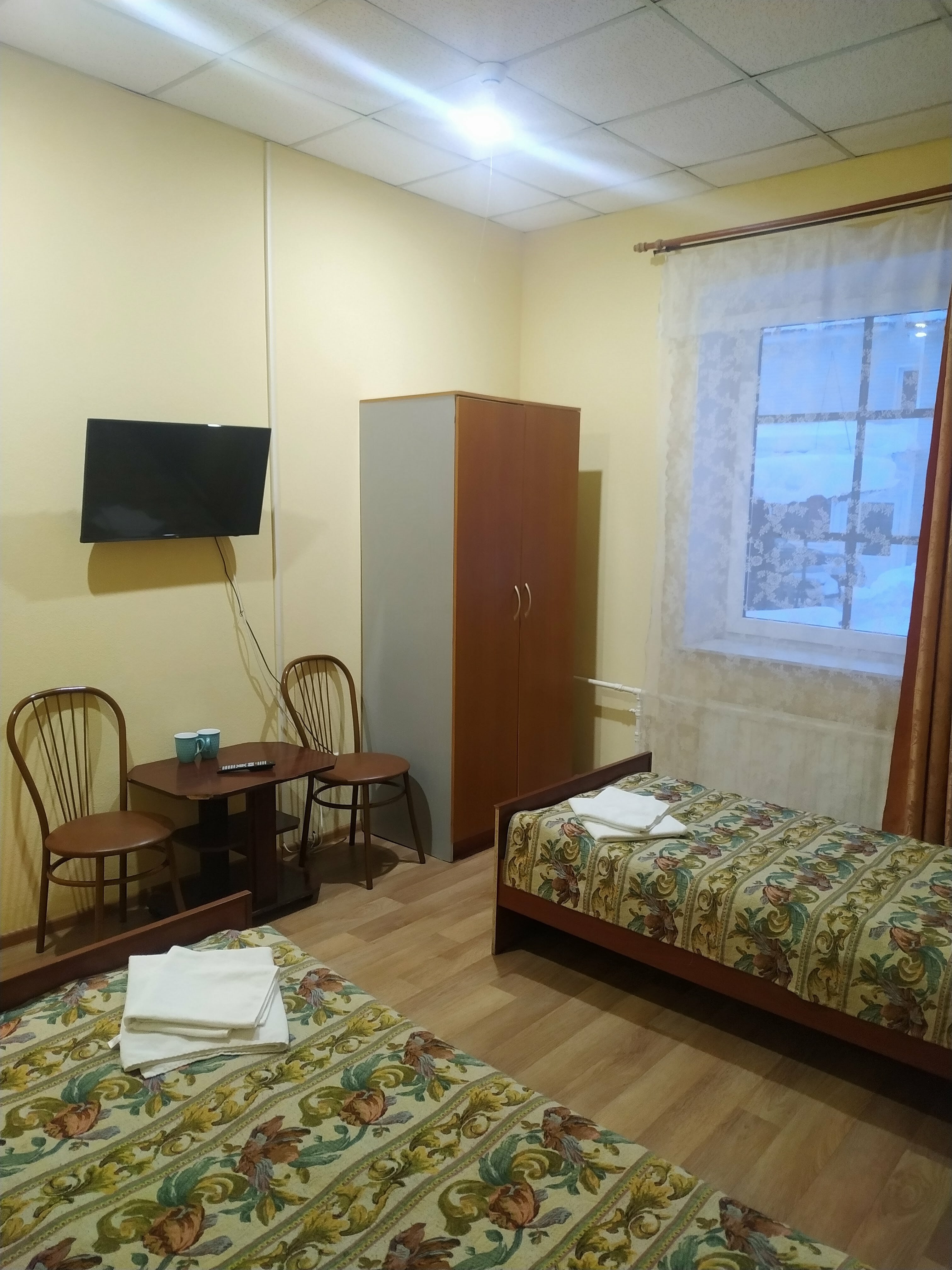 Двухместный номер с 2 отдельными кроватями и общей ванной комнатой