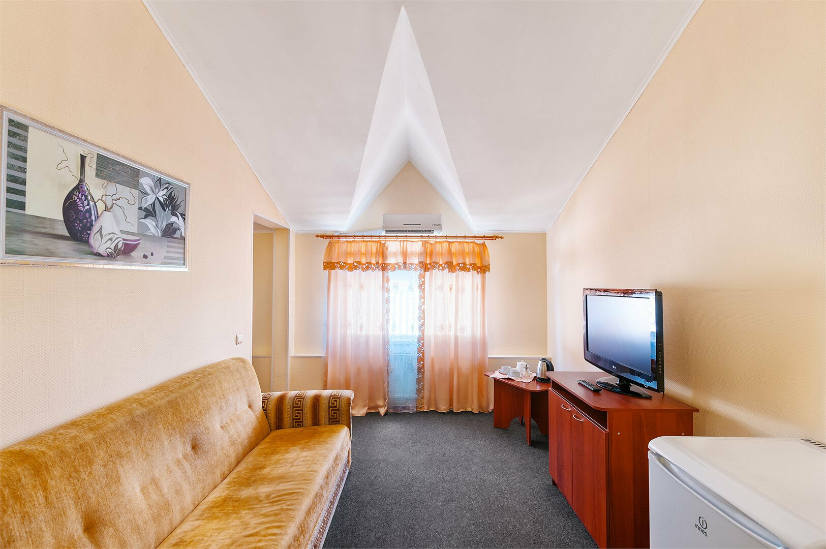 Двухместный двухкомнатный номер п/люкс с двуспальной кроватью