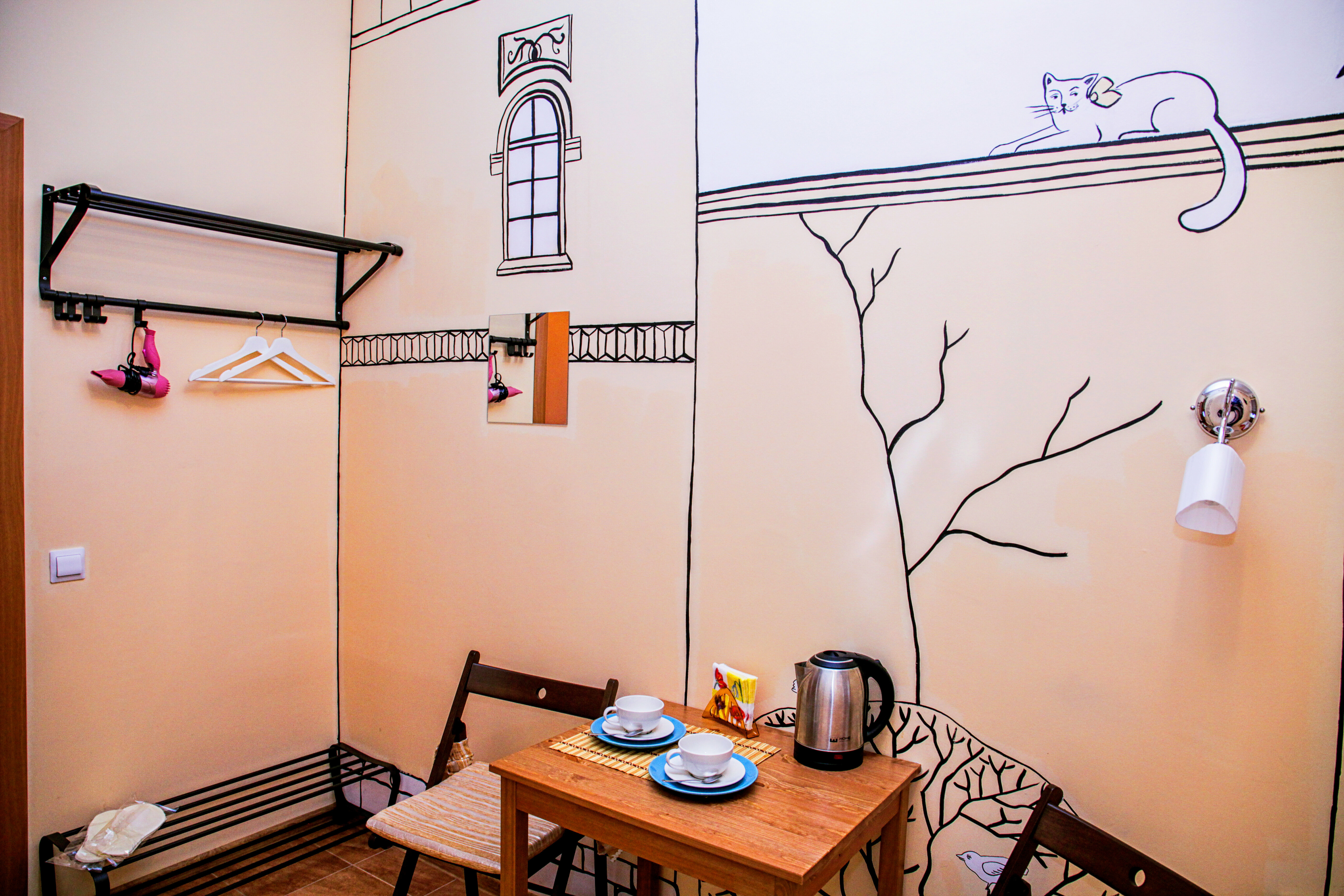 Стандартный двухместный номер с 2 отдельными кроватями и общей ванной комнатой