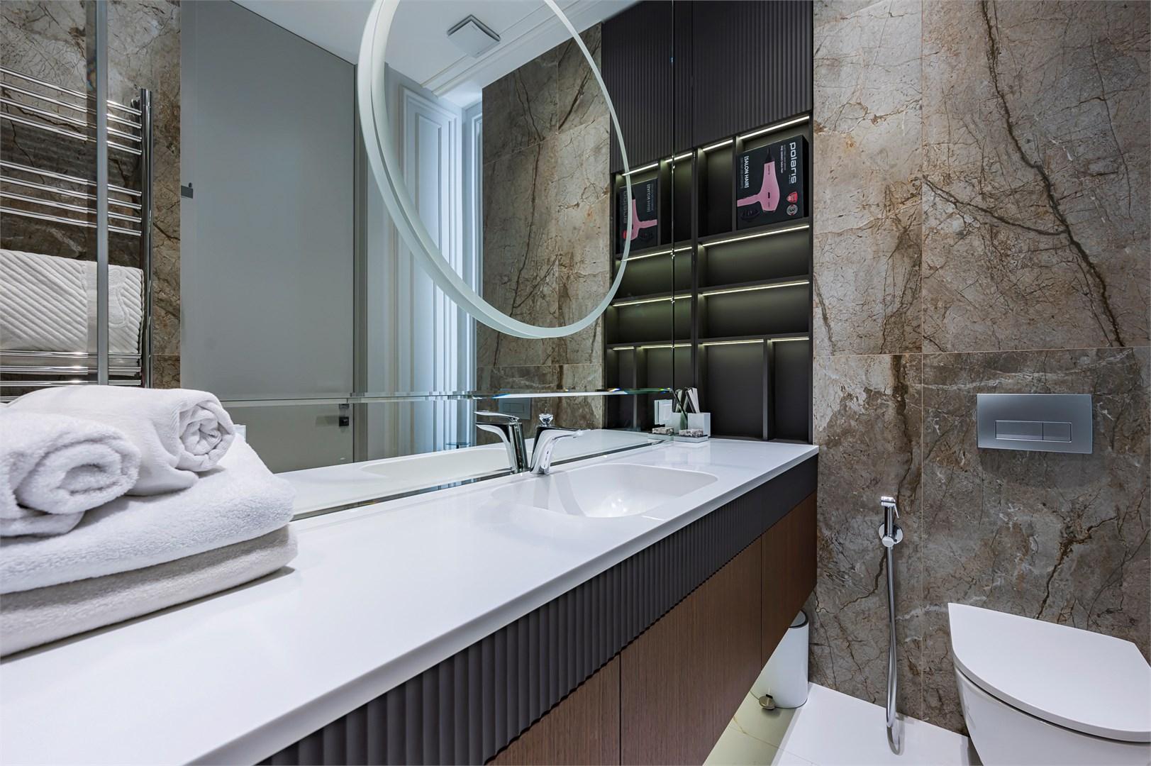 Люкс с кроватью размера «king-size» и балконом