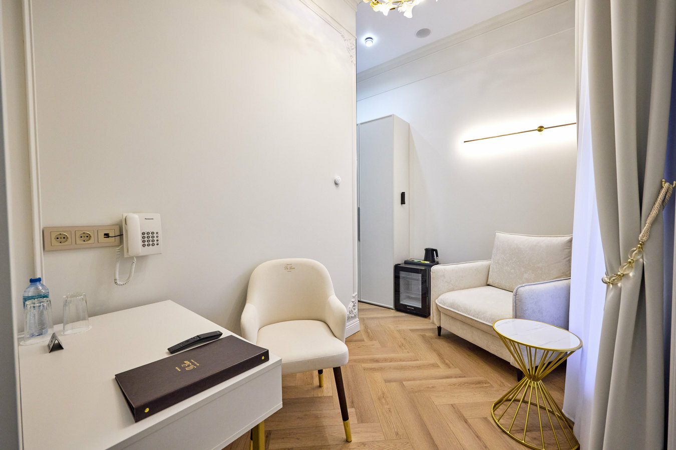 De Luxe VIP Премиум двухкомнатный номер (1 этаж)