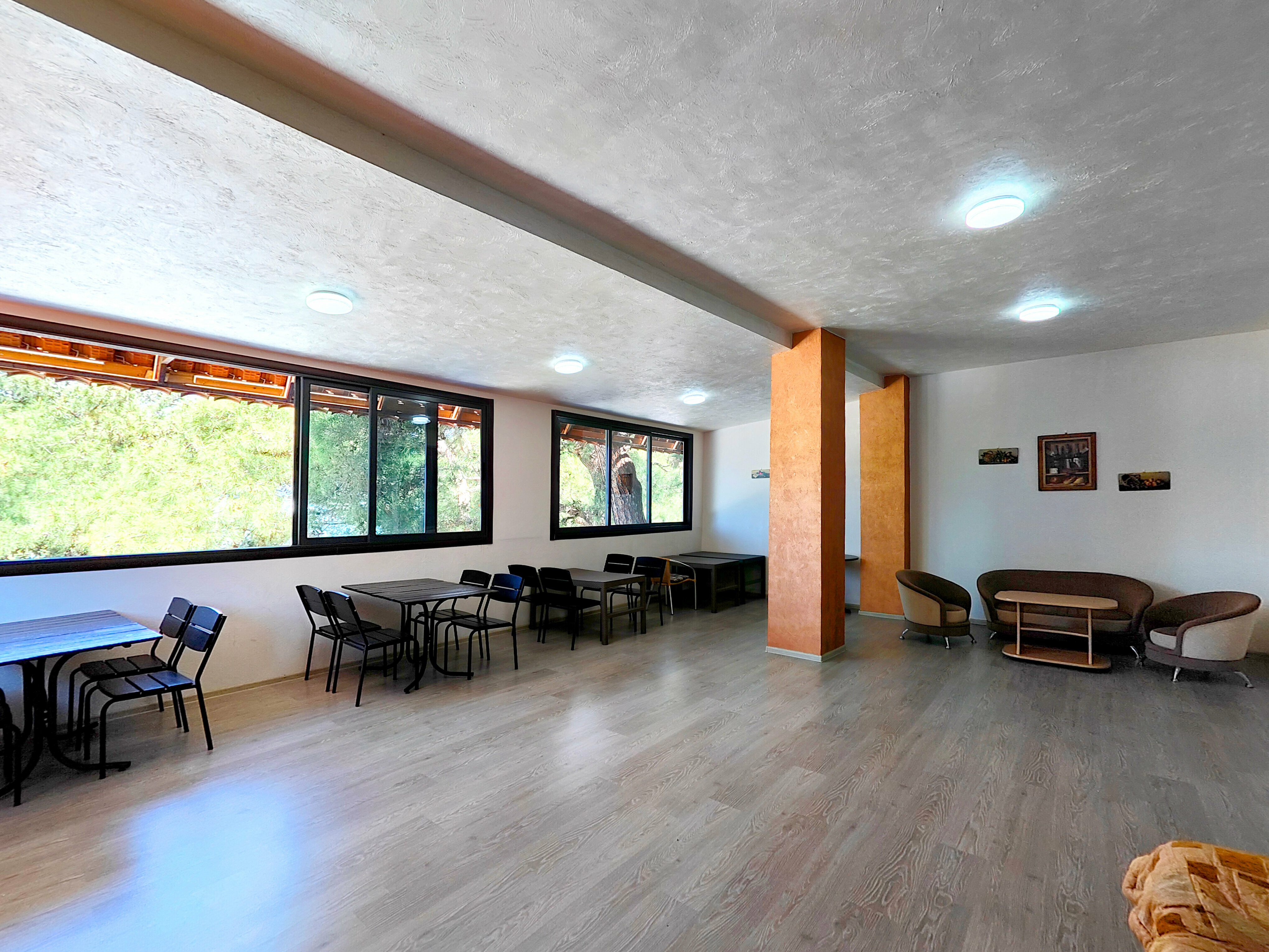 Улучшенный номер с кроватью размера «king-size» или 2 отдельными кроватями