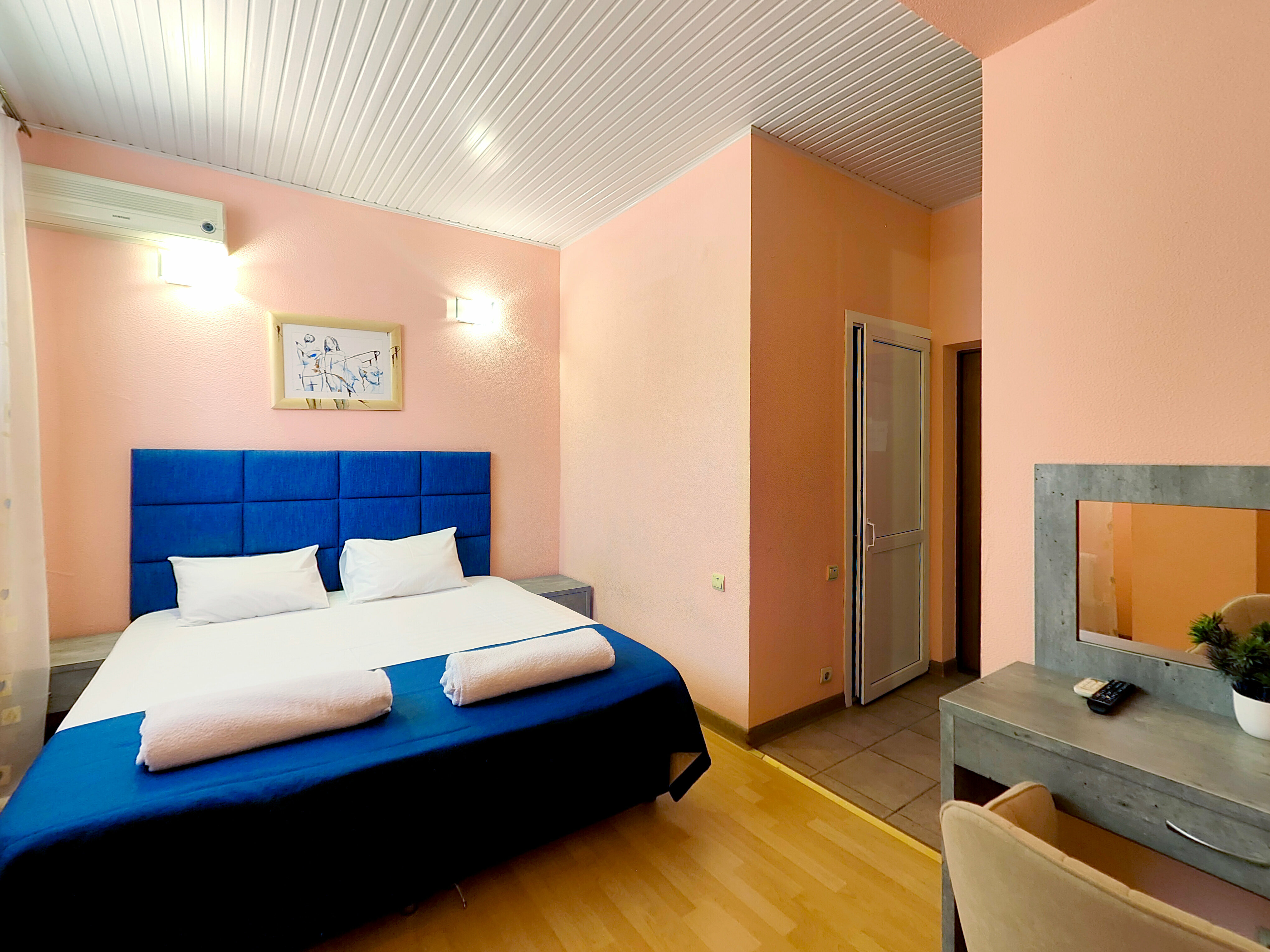 Улучшенный номер с кроватью размера «king-size» или 2 отдельными кроватями