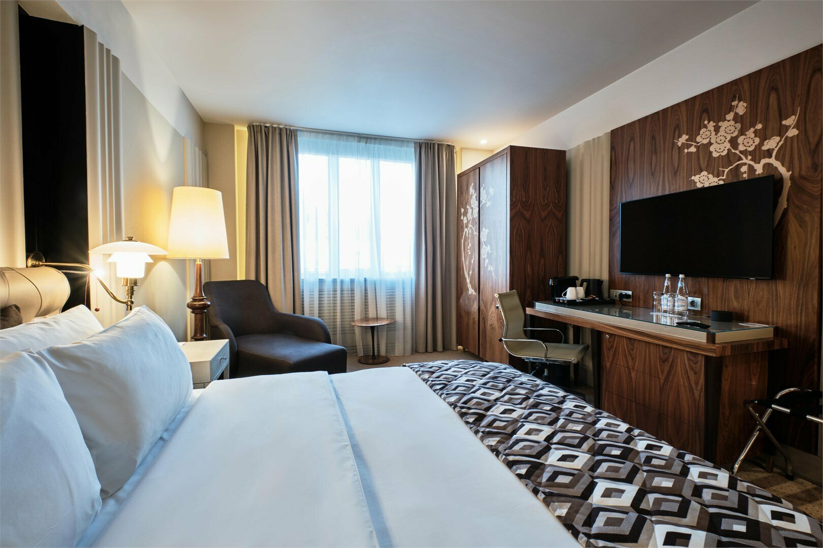 Стандартный номер для людей с ограниченными возможностями