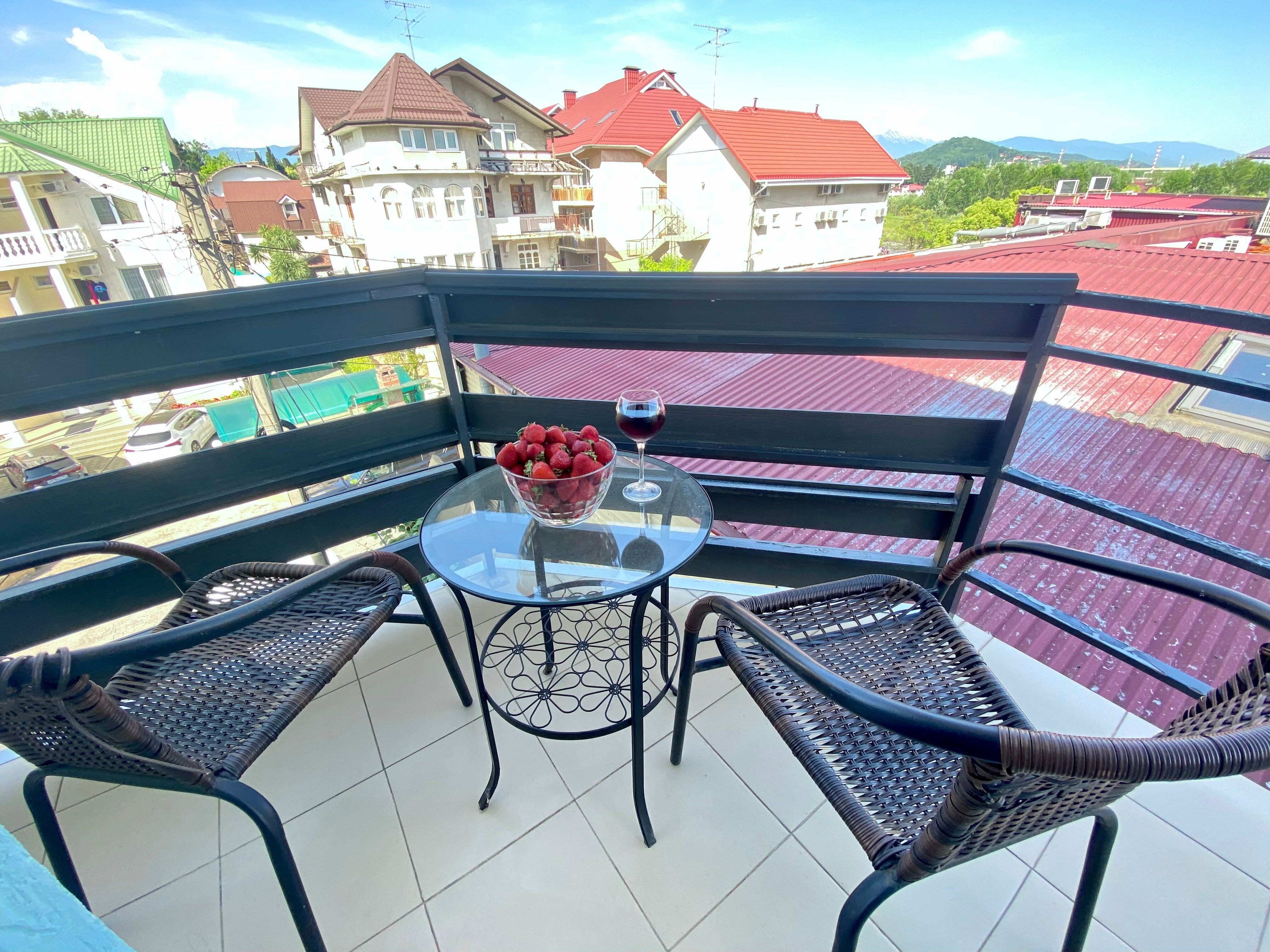 Апартмент-студио с кухней и балконом