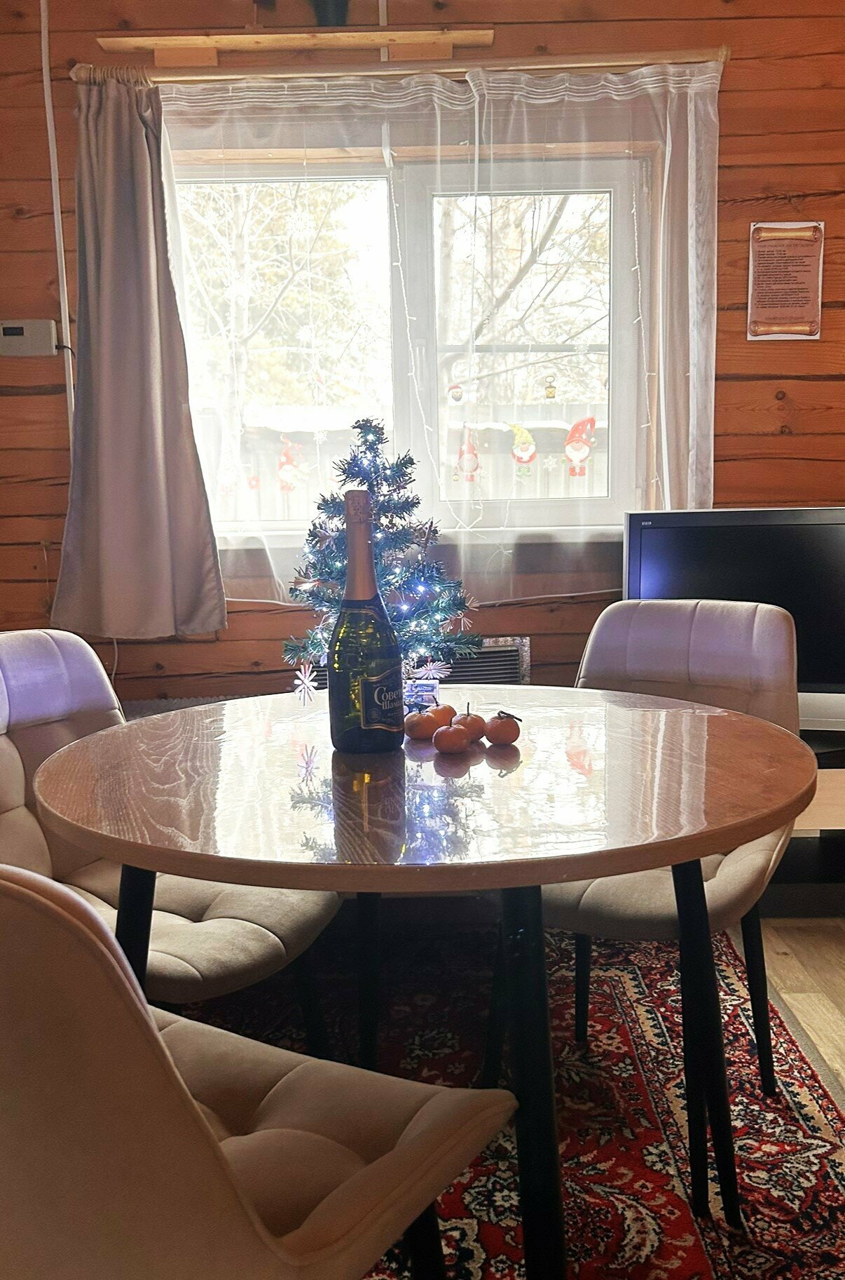 Трехместный номер с видом на горы