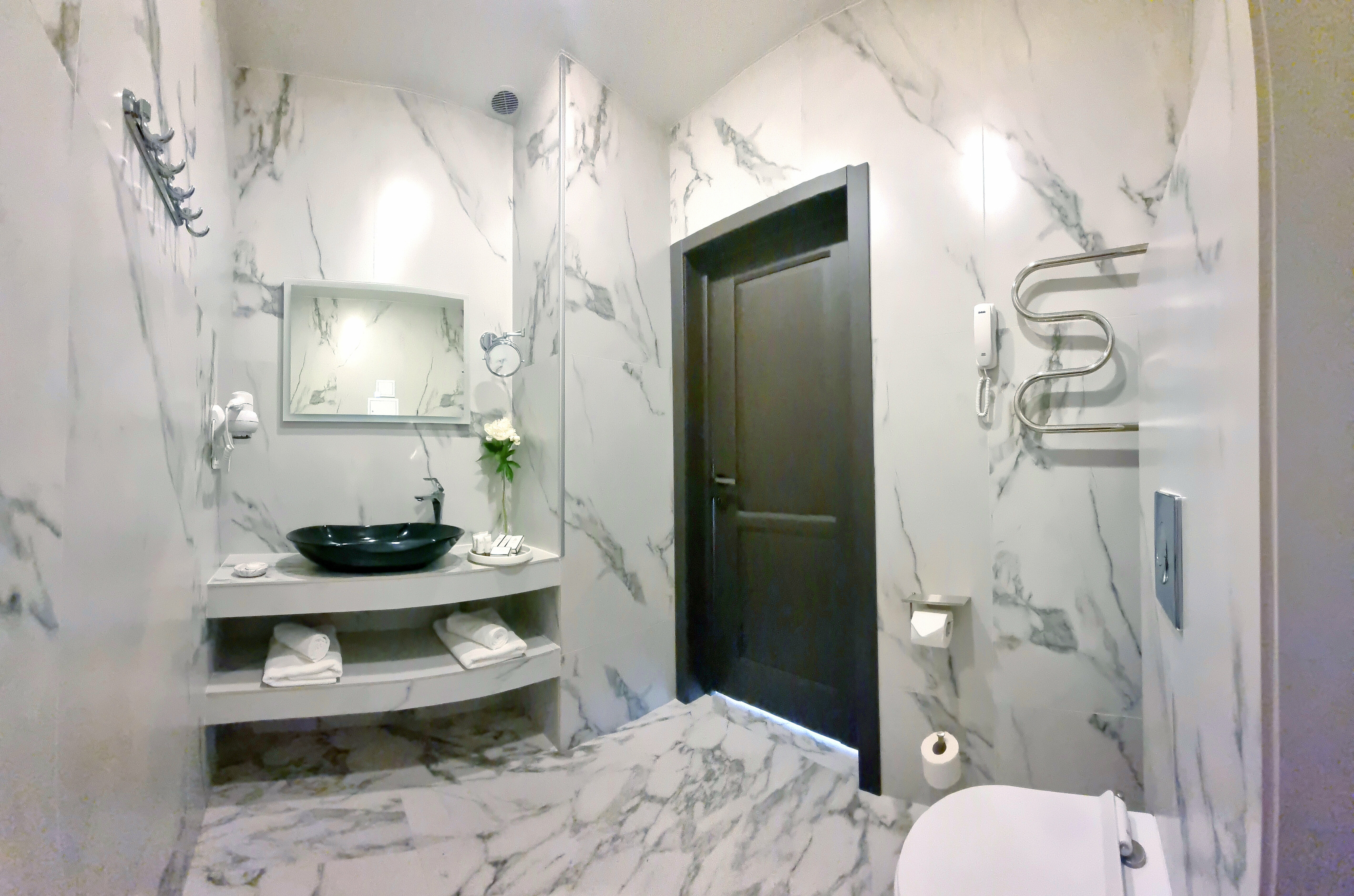 Люкс с кроватью размера «king-size» и гидромассажной ванной