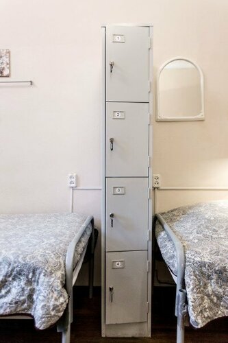 Кровать в общем номере для мужчин с 4 кроватями