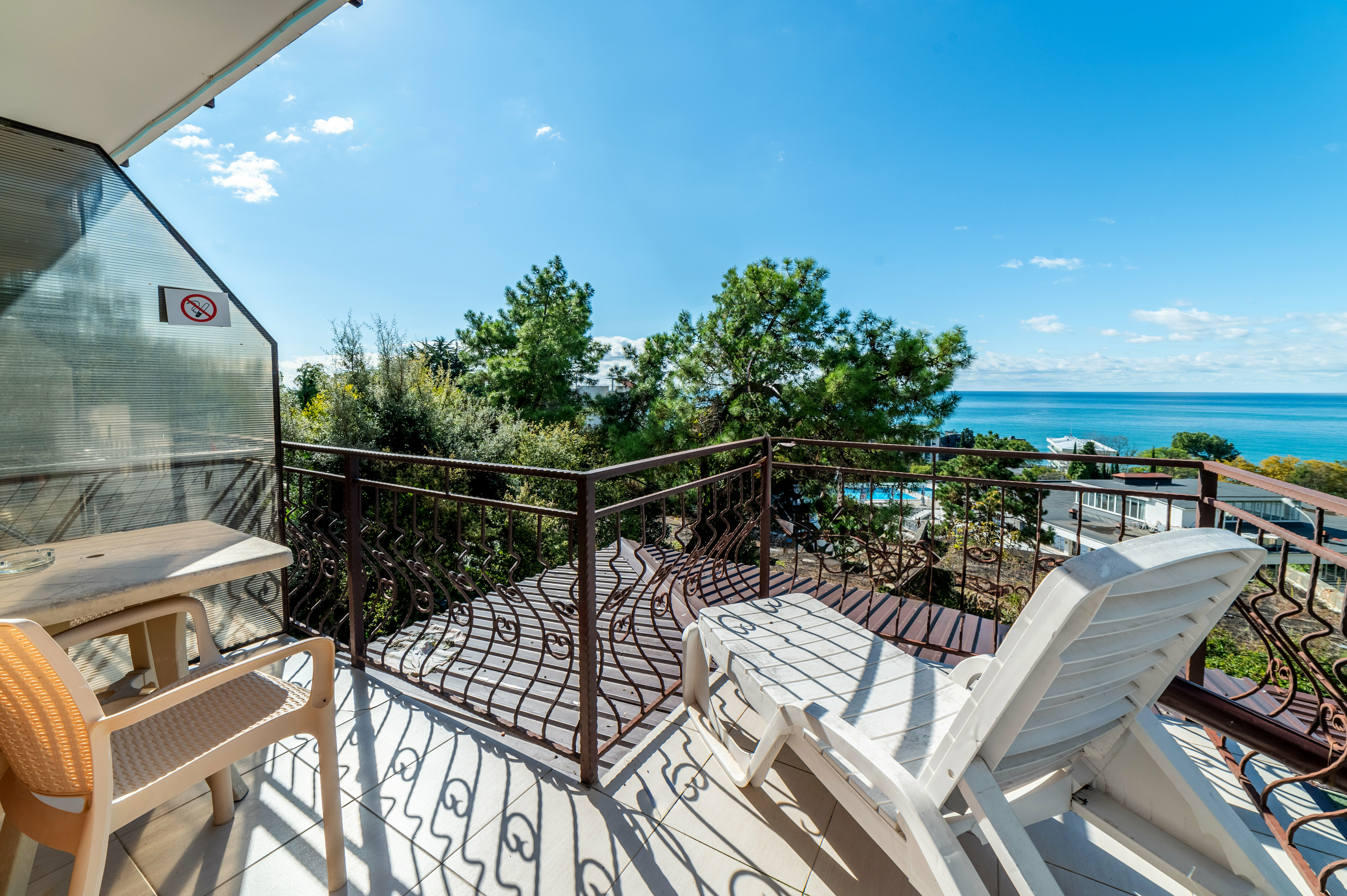 Двухкомнатный люкс с балконом и видом на море