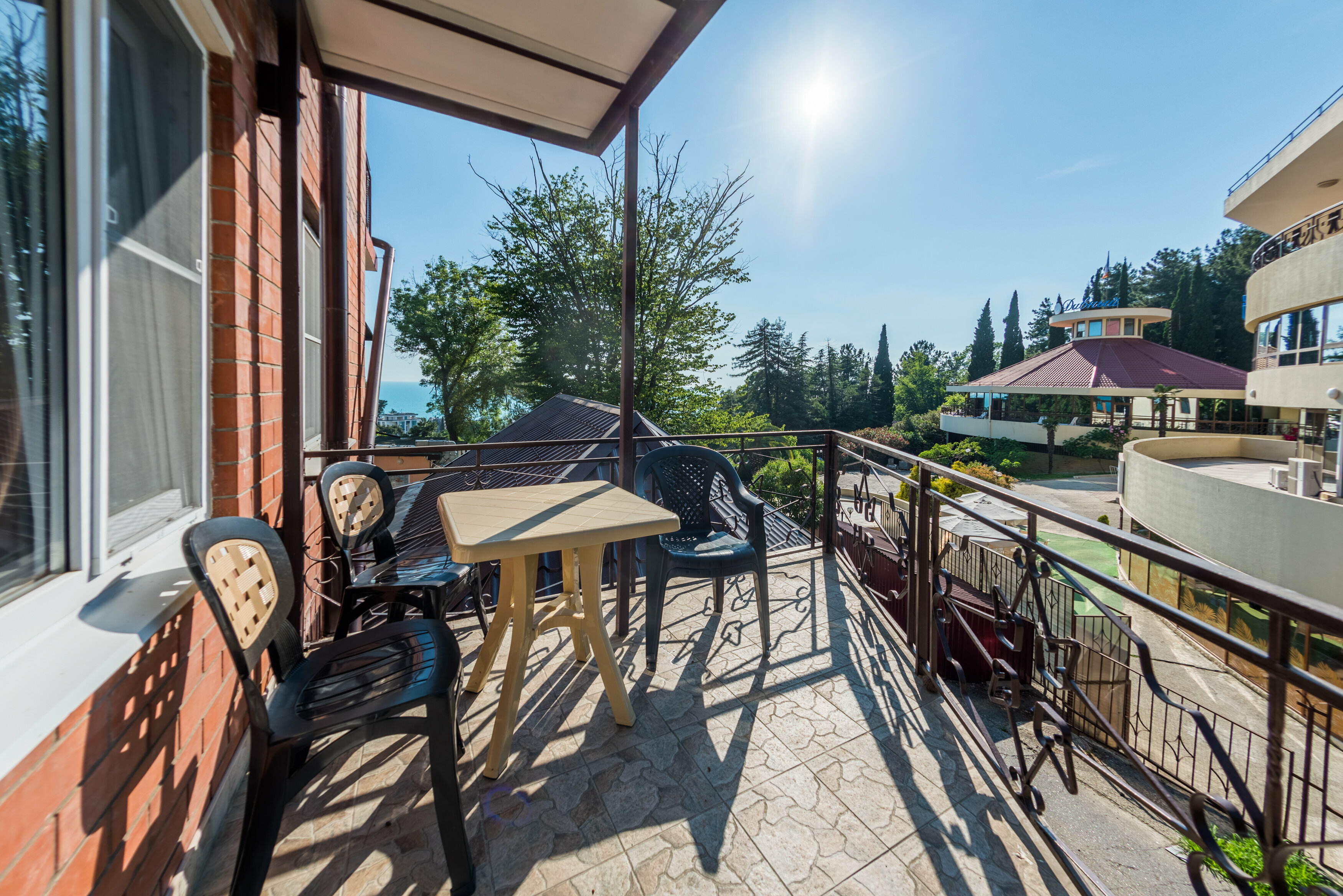 Трехместный номер с балконом