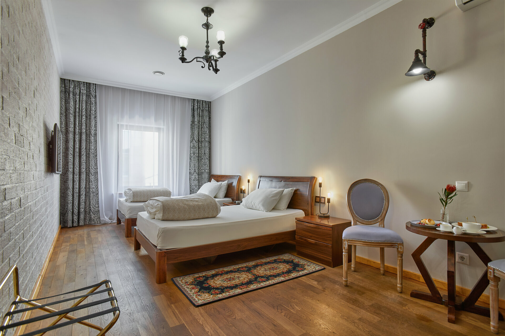 Просторный двухместный номер с 2 отдельными кроватями