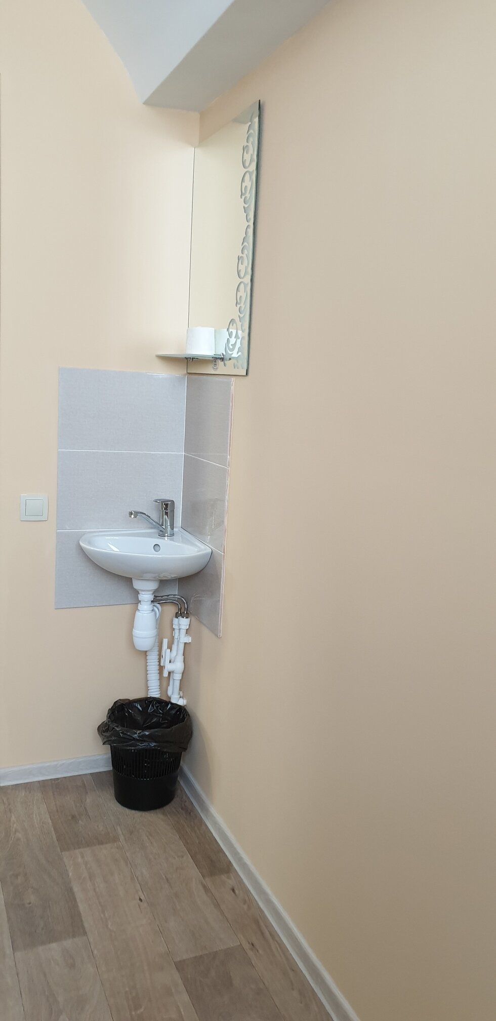 Спальное место на двухъярусной кровати в общем номере для женщин