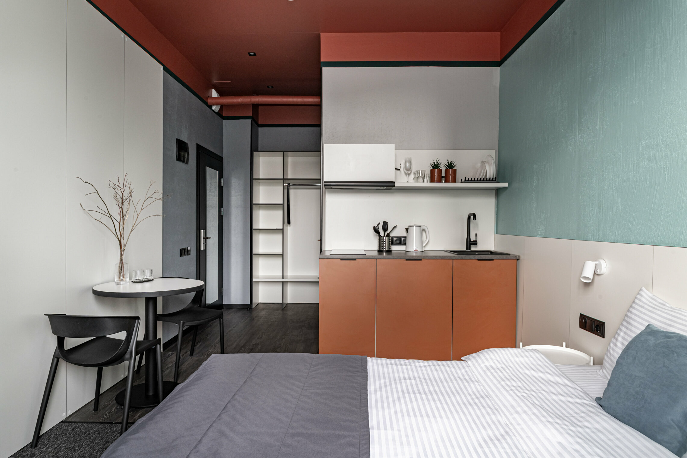 Номер-студия с кроватью размера «queen-size»