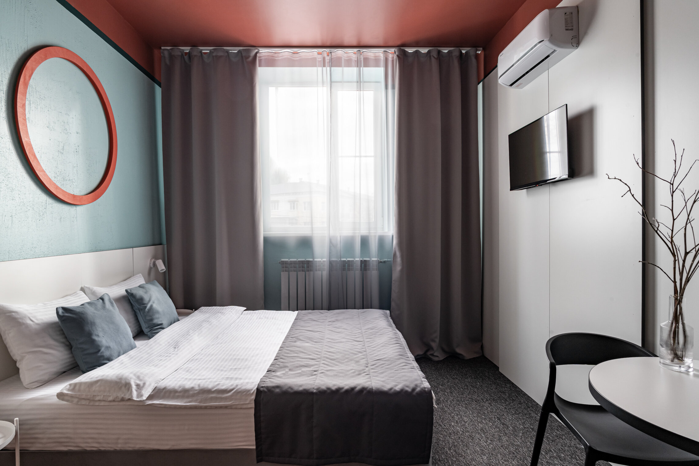 Номер-студия с кроватью размера «queen-size»