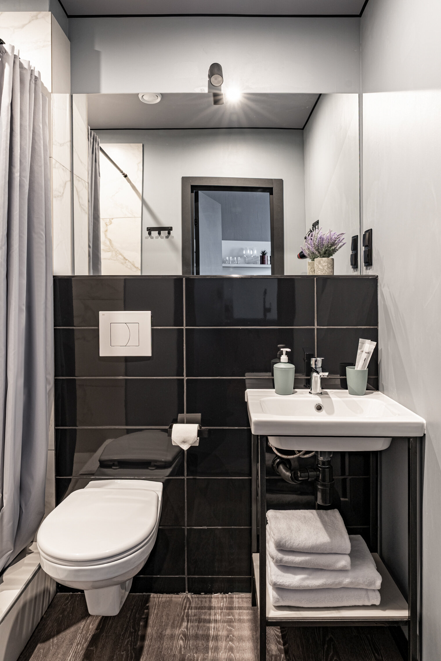 Номер-студия с кроватью размера "king-size" и диван-кроватью