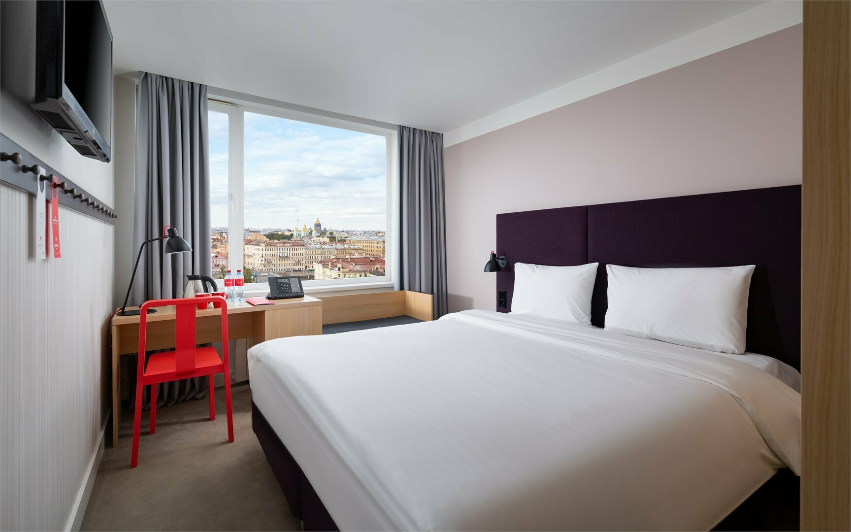 SMART Стандарт с одной большой кроватью