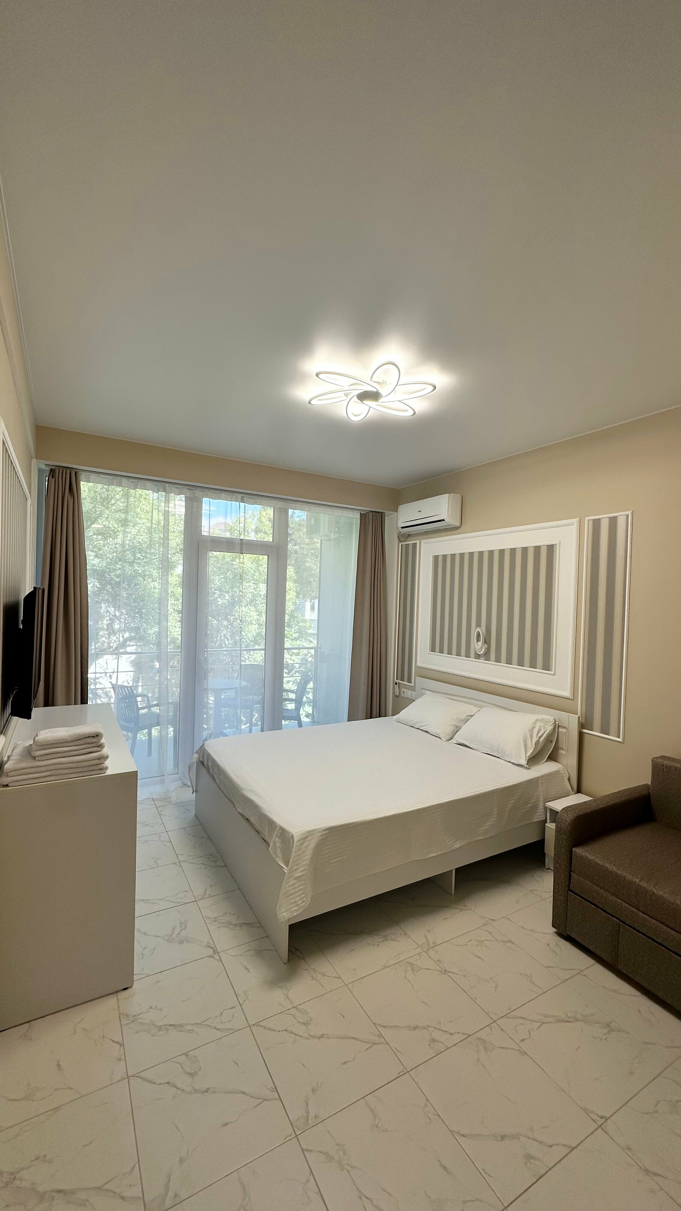 Трехместный номер с балконом/террасой