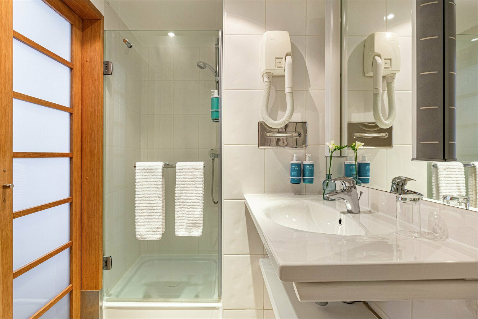 Номер Family с двуспальной кроватью и диваном