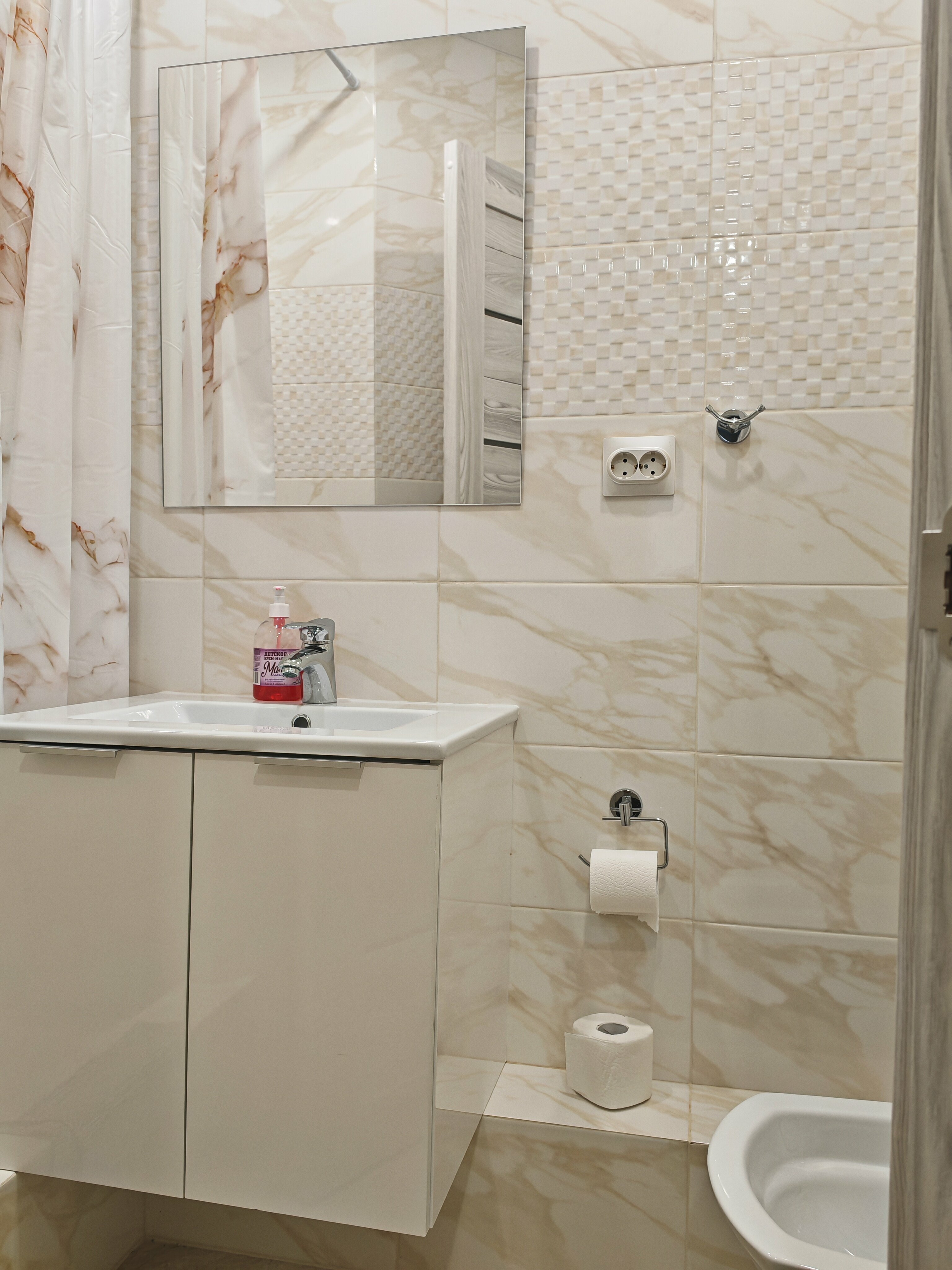 Трехместный номер с собственной ванной комнатой