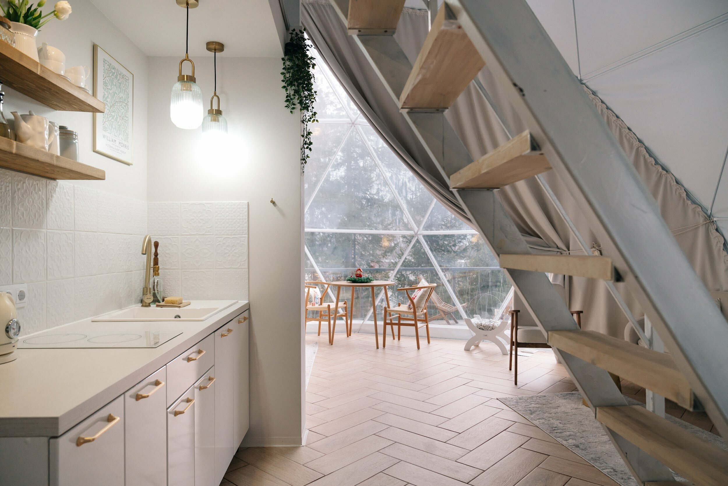 Купол двухуровневый с видом на закат и озеро