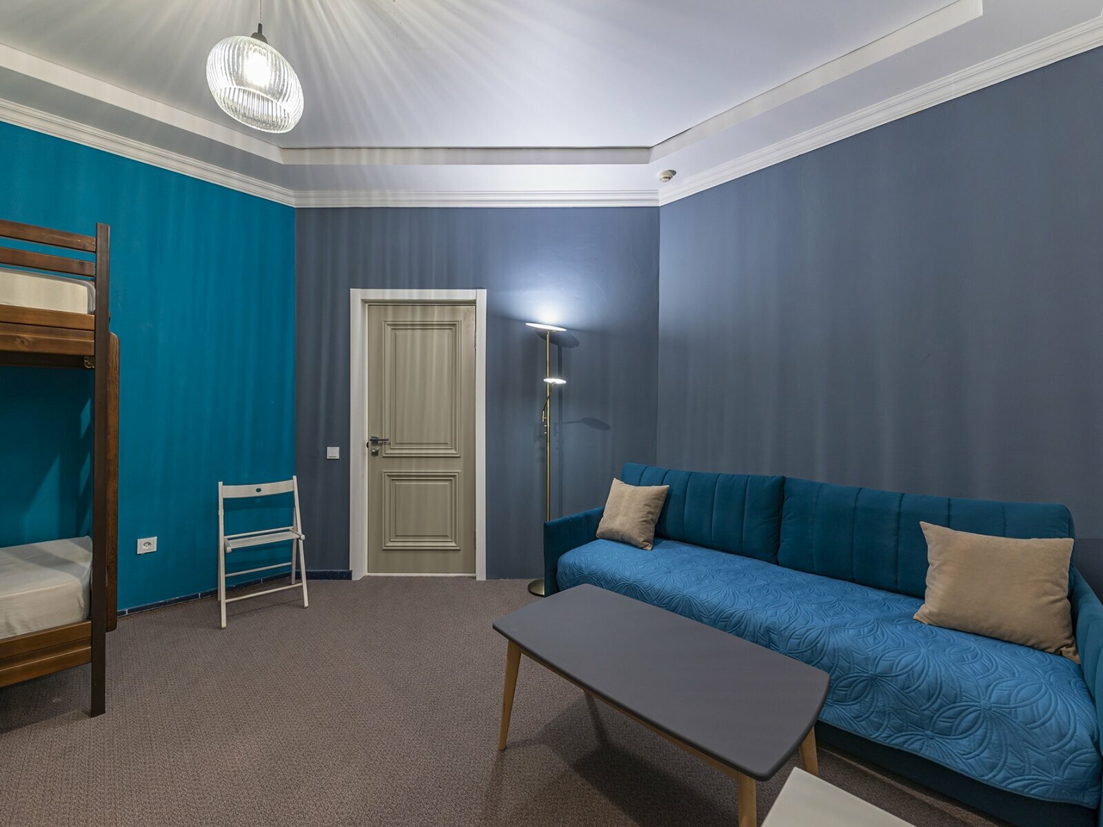 Четырехместный номер с общей ванной комнатой