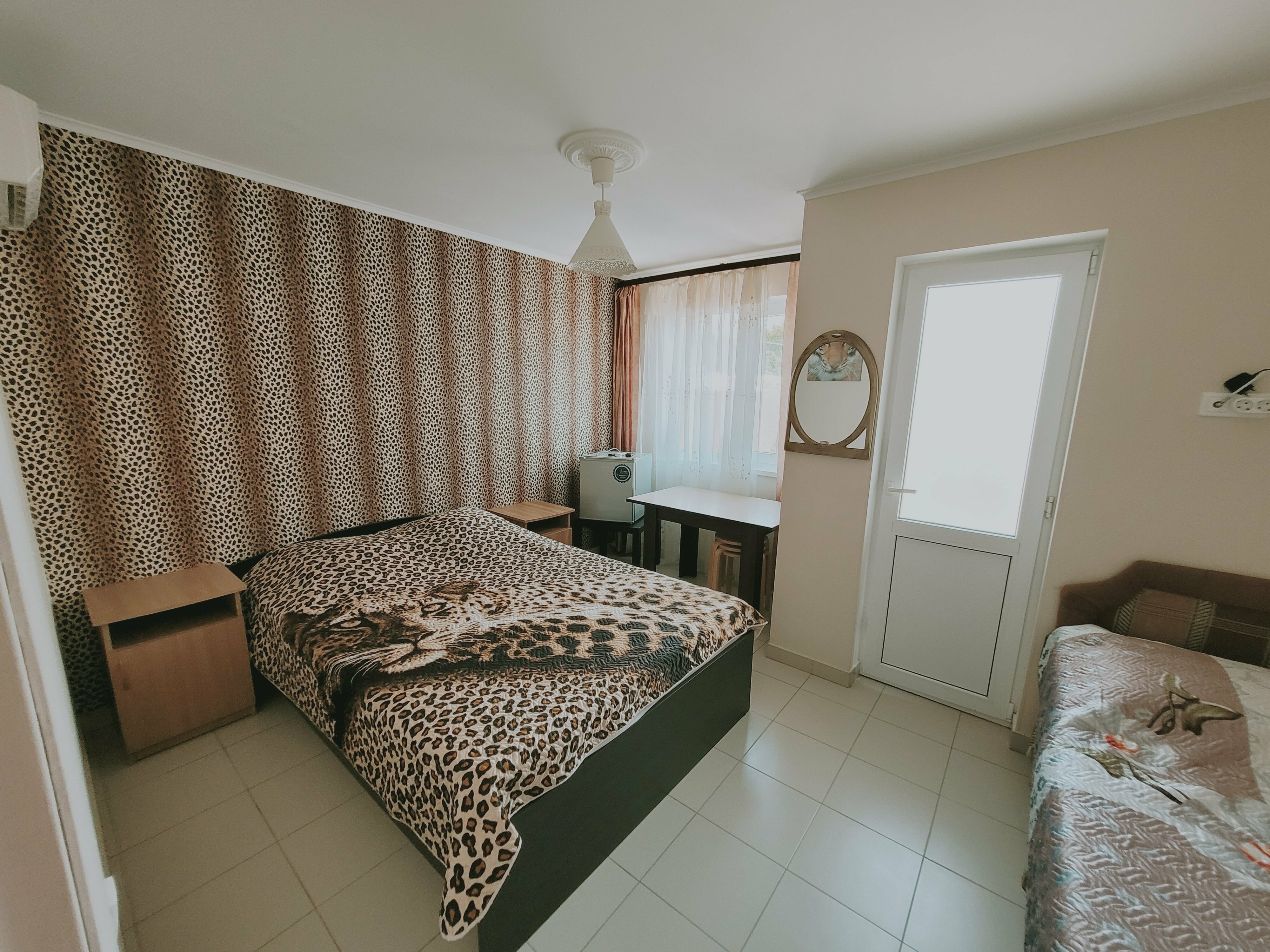 Трехместный номер «Комфорт» с душем