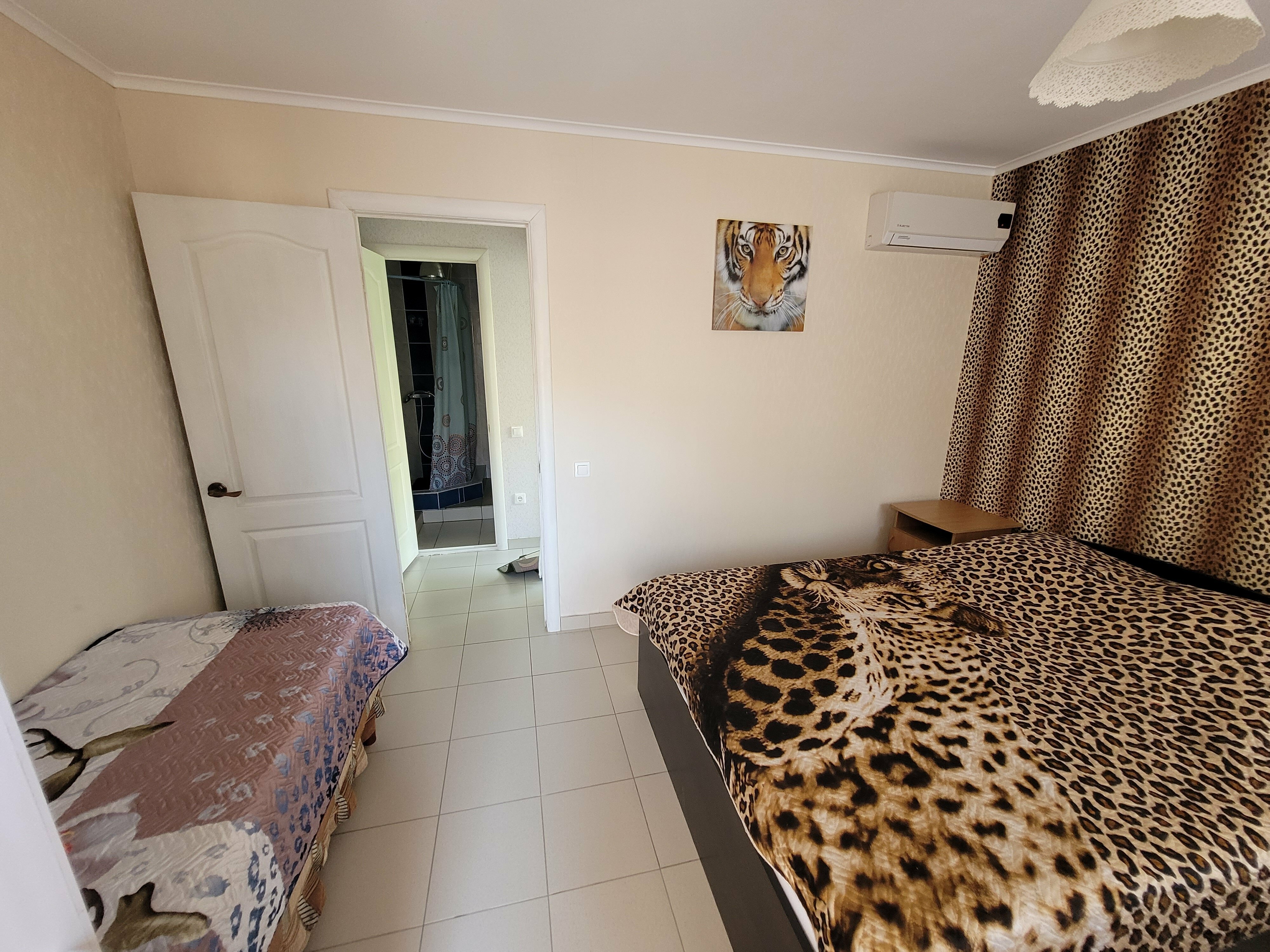 Трехместный номер «Комфорт» с душем